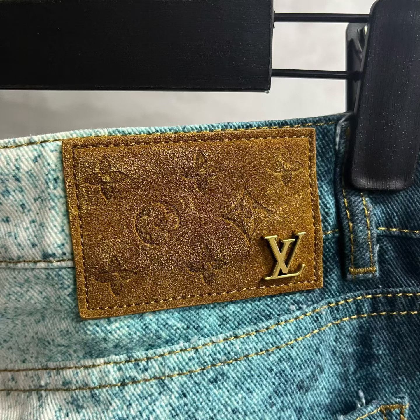 Louis Vuitton Louis Vuitton Retro Printed White Denim Jeans 28 Men Size US 28 / EU 44 - 6 Thumbnail