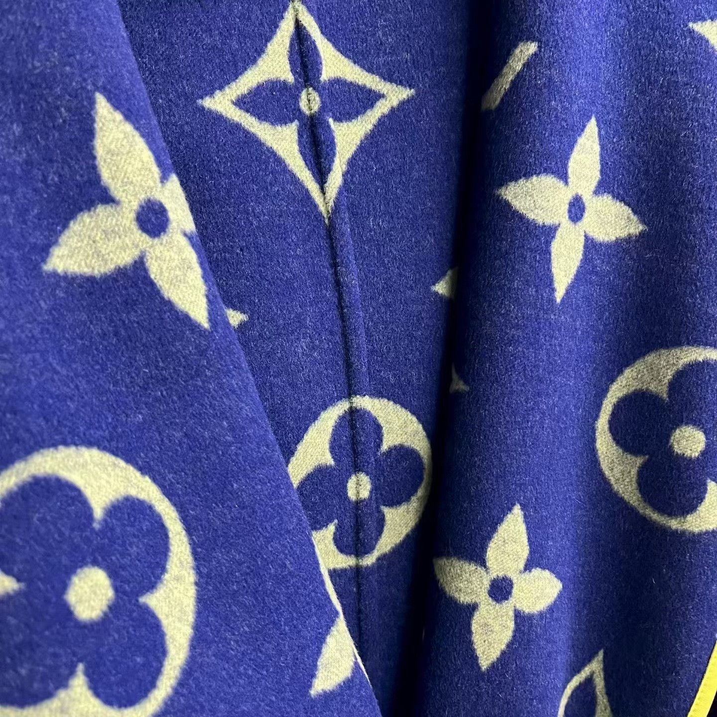 Louis Vuitton Louis Vuitton Blue Coat S Women Size S / US 4 / IT 40 - 6 Thumbnail