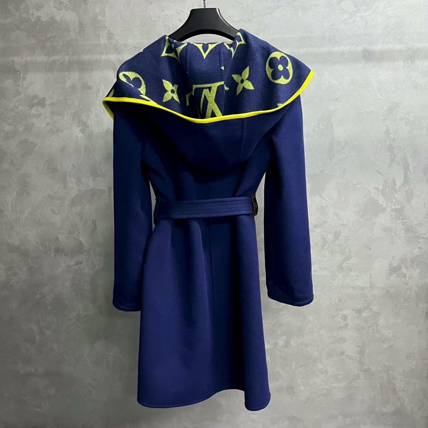 Louis Vuitton Louis Vuitton Blue Coat S Women Size S / US 4 / IT 40 - 2 Thumbnail
