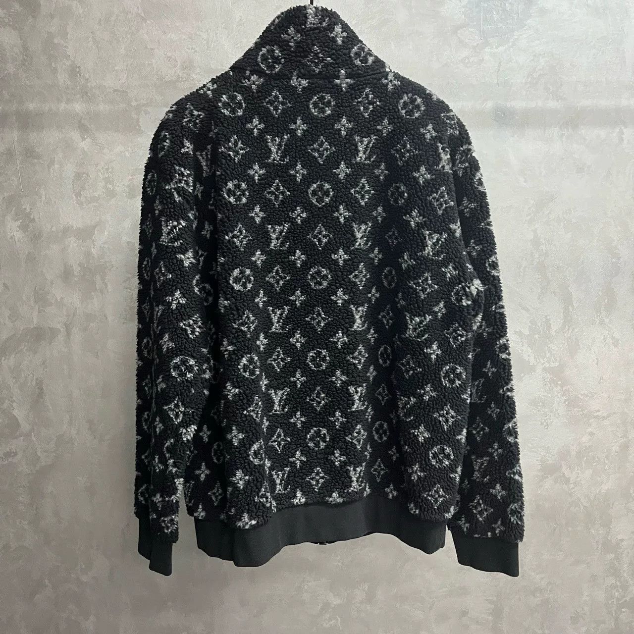 Louis Vuitton Louis Vuitton Fleece Black Light Jacket xl Men Size US XL / EU 56 / 4 - 2 Thumbnail