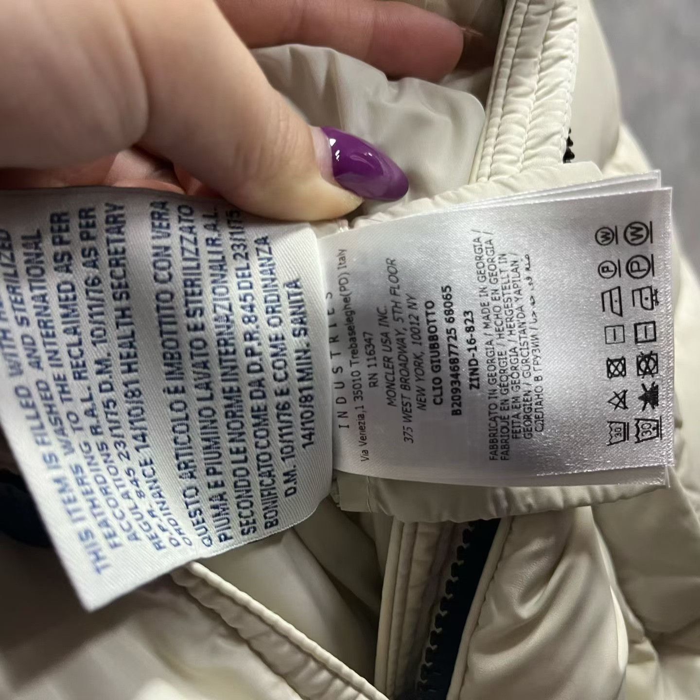 Moncler Moncler Down Oversized White Down Jacket us_2 Women Size XS / US 0-2 / IT 36-38 - 4 Thumbnail