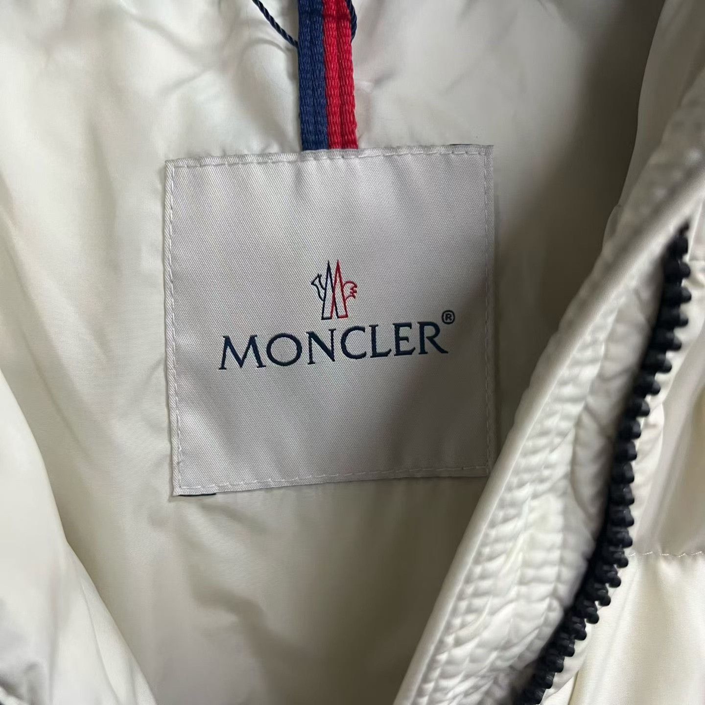Moncler Moncler Down Oversized White Down Jacket us_2 Women Size XS / US 0-2 / IT 36-38 - 3 Thumbnail