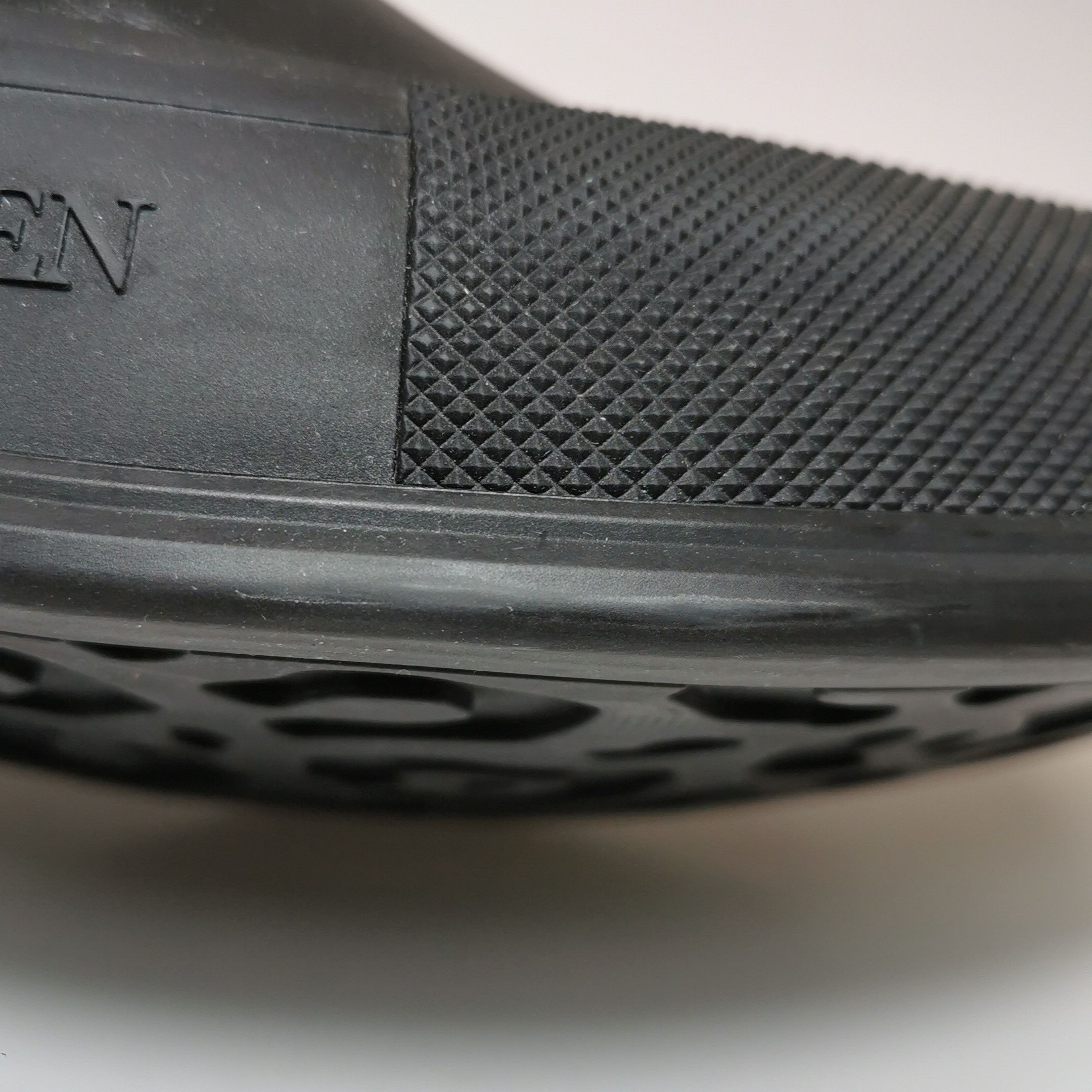 Alexander McQueen Alexander McQueen Black Leather Slip-On Sneakers 40 Size US 7 / EU 40 - 11 Thumbnail