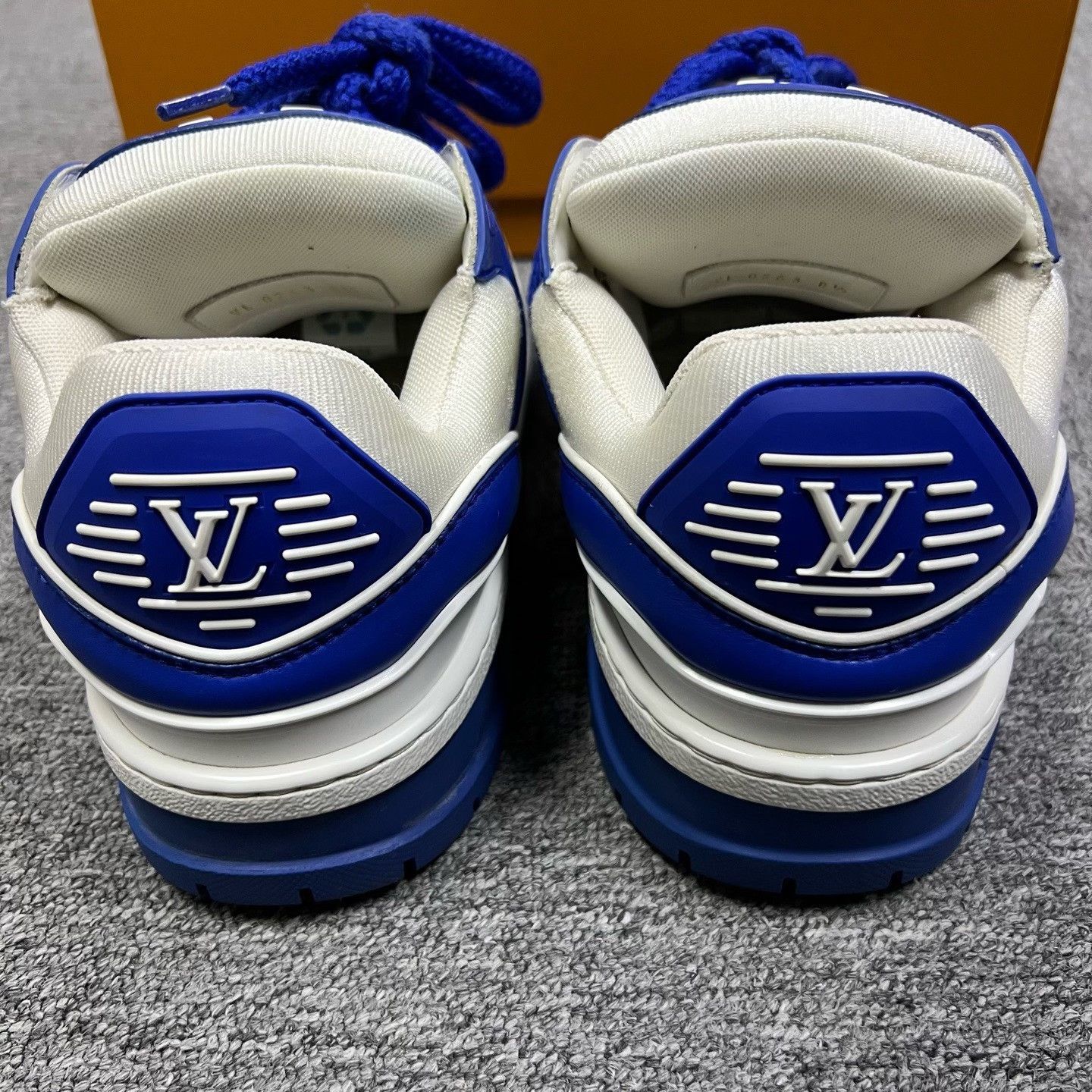 Louis Vuitton Louis Vuitton Blue Lowtop Sneakers 9.5 Men Size US 9.5 / EU 42-43 - 4 Thumbnail