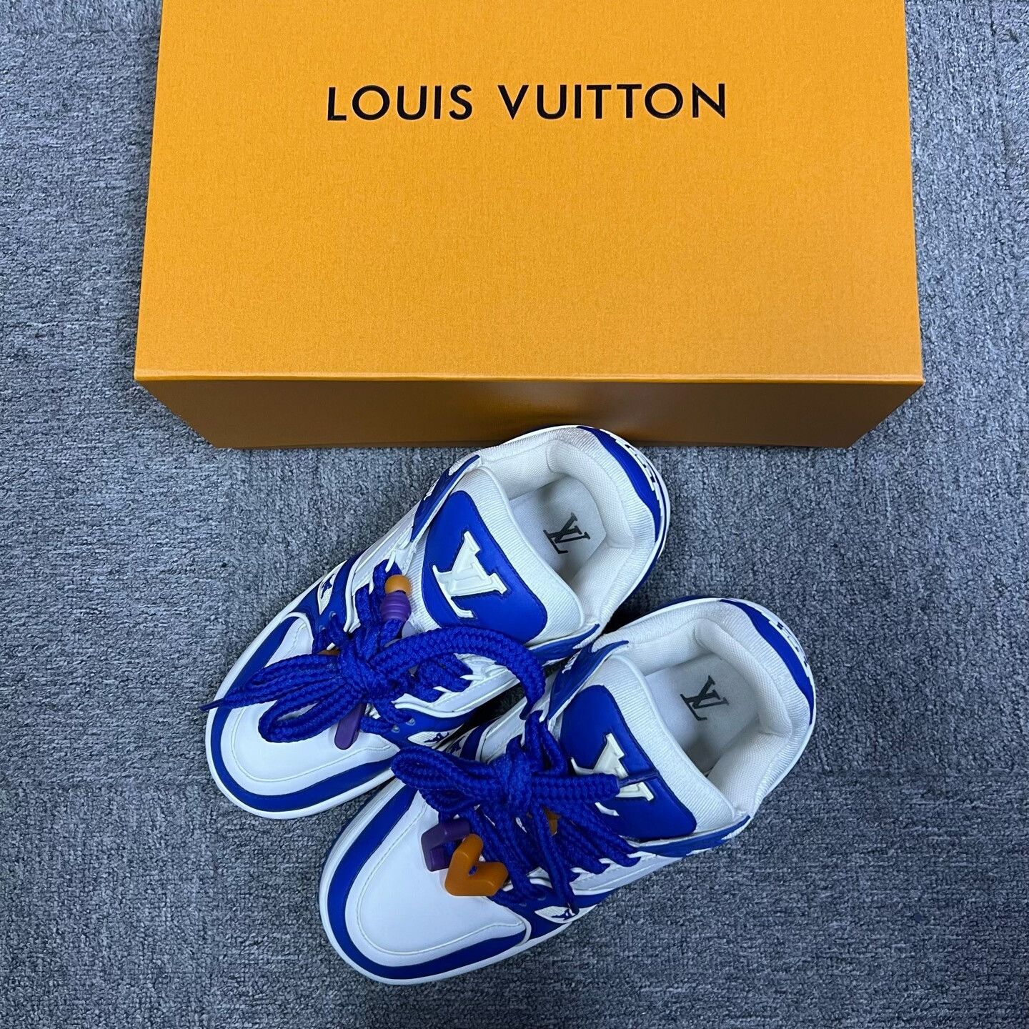 Louis Vuitton Louis Vuitton Blue Lowtop Sneakers 9.5 Men Size US 9.5 / EU 42-43 - 3 Thumbnail