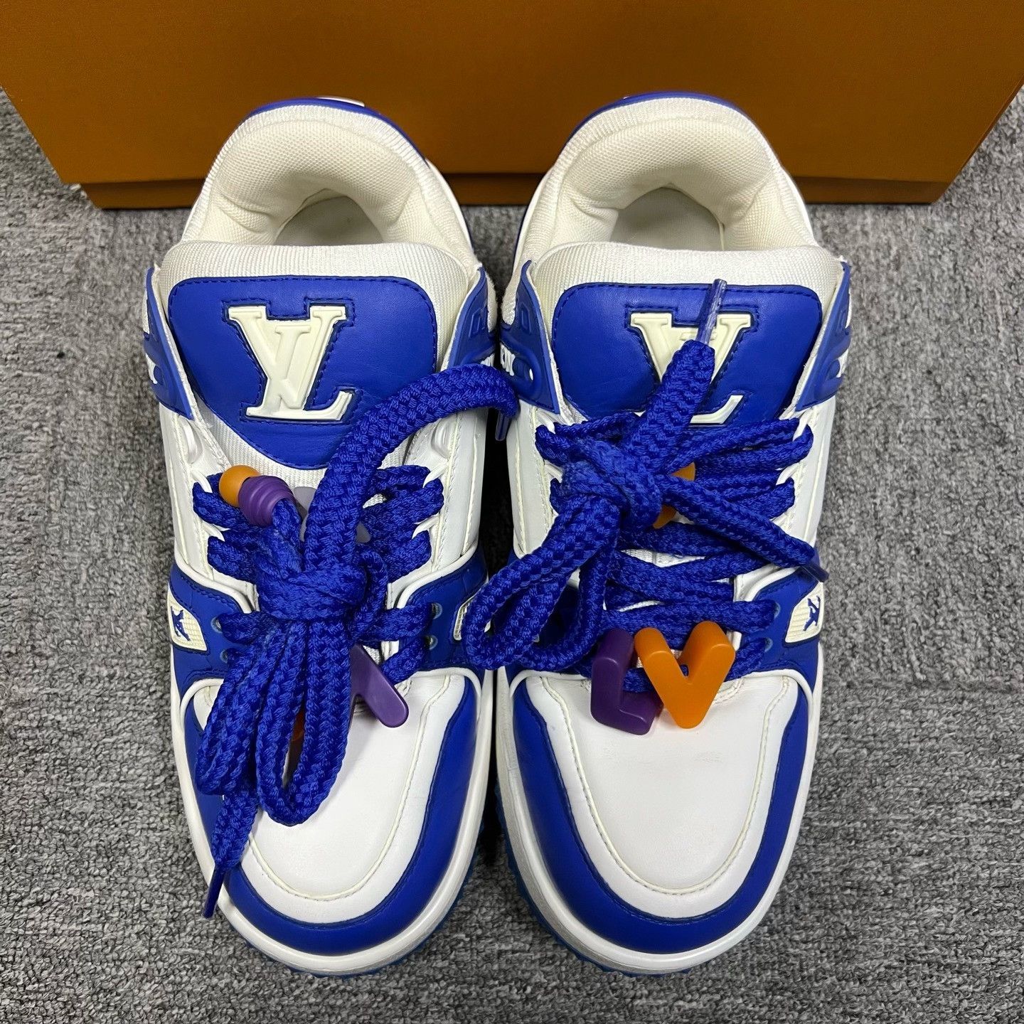 Louis Vuitton Louis Vuitton Blue Lowtop Sneakers 9.5 Men Size US 9.5 / EU 42-43 - 2 Thumbnail