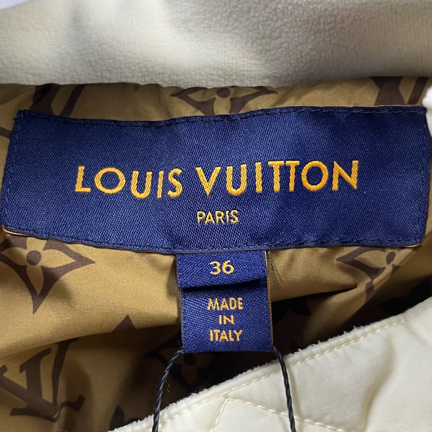 Louis Vuitton Louis Vuitton Retro Graphic White Down Jacket XS Women Size XS / US 0-2 / IT 36-38 - 3 Thumbnail
