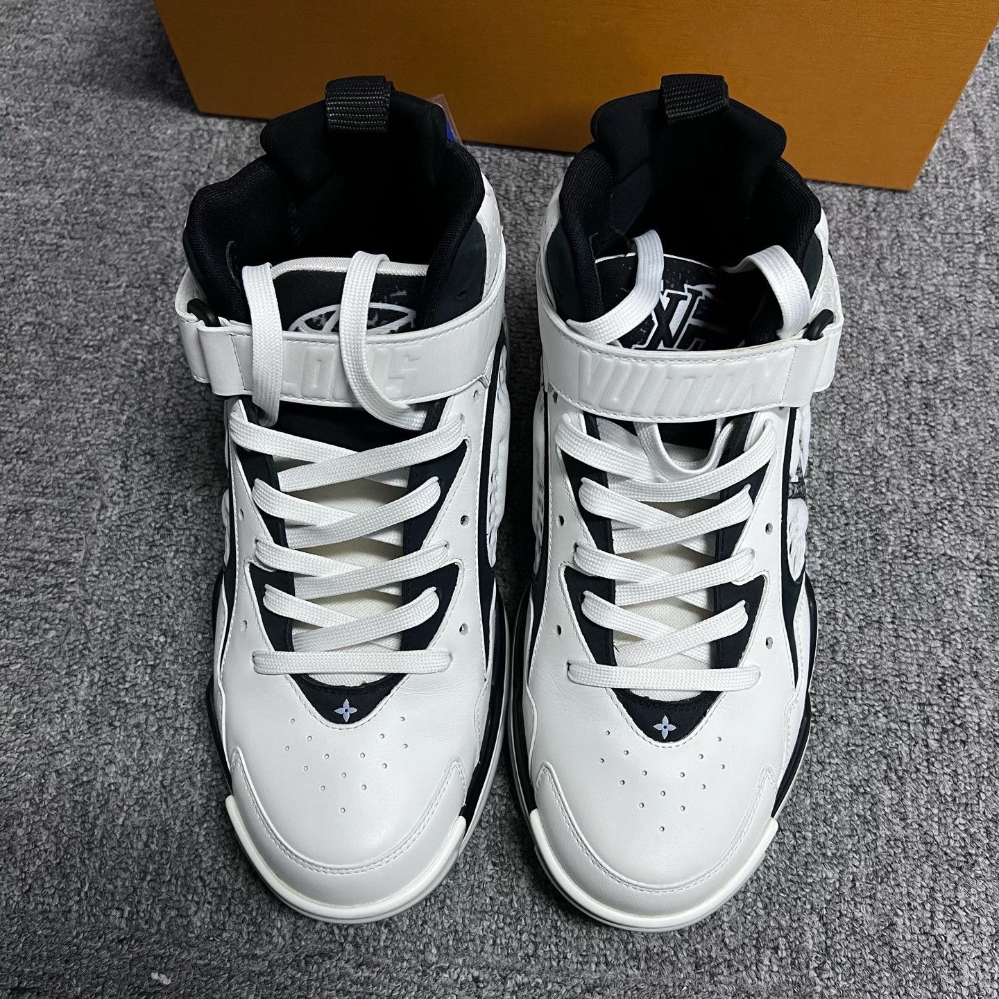 Louis Vuitton Louis Vuitton Basketball White Hitop Sneakers 7.5 Men Size US 7.5 / EU 40-41 - 2 Thumbnail