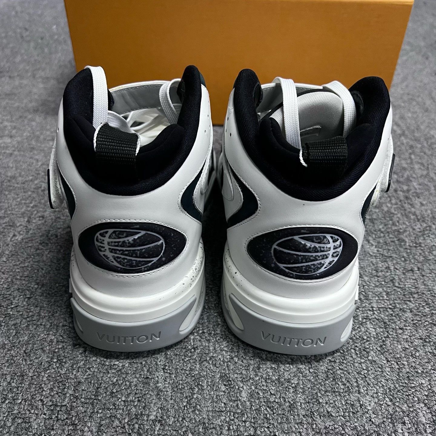 Louis Vuitton Louis Vuitton Basketball White Hitop Sneakers 7.5 Men Size US 7.5 / EU 40-41 - 3 Thumbnail