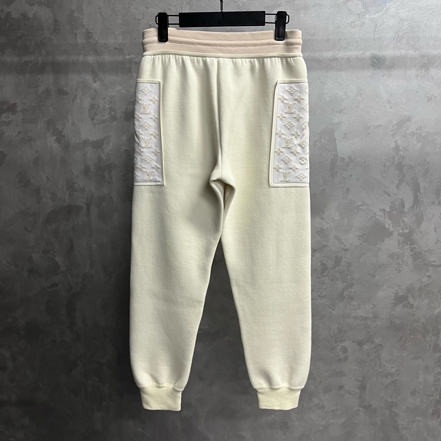 Louis Vuitton Louis Vuitton Wool Printed White Casual Pants 30 Men Size US 30 / EU 46 - 2 Thumbnail
