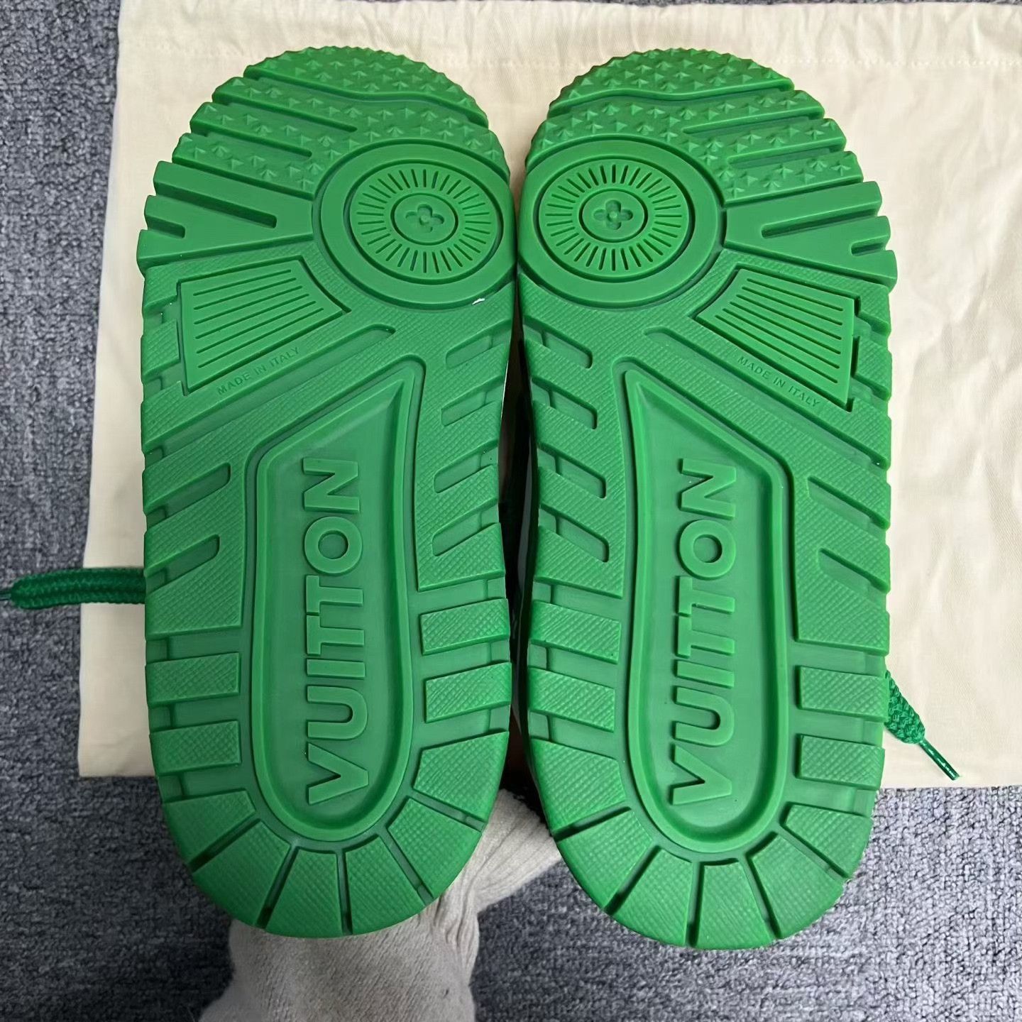 Louis Vuitton Louis Vuitton Green Lowtop Sneakers 9.5 Men Size US 9.5 / EU 42-43 - 7 Thumbnail