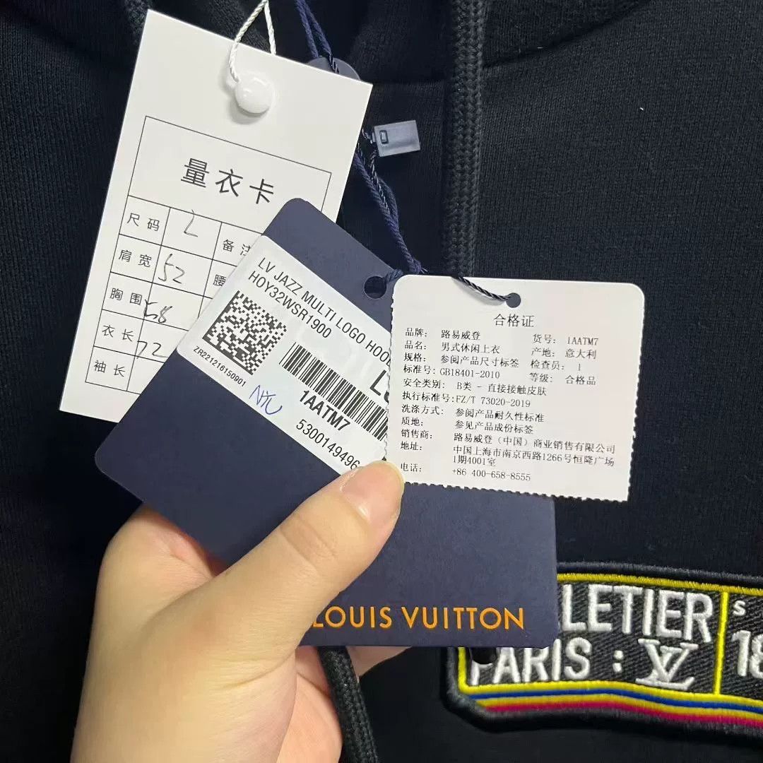 Louis Vuitton Louis Vuitton Printed Graphic Black Hoodie l Men Size US L / EU 52-54 / 3 - 3 Thumbnail