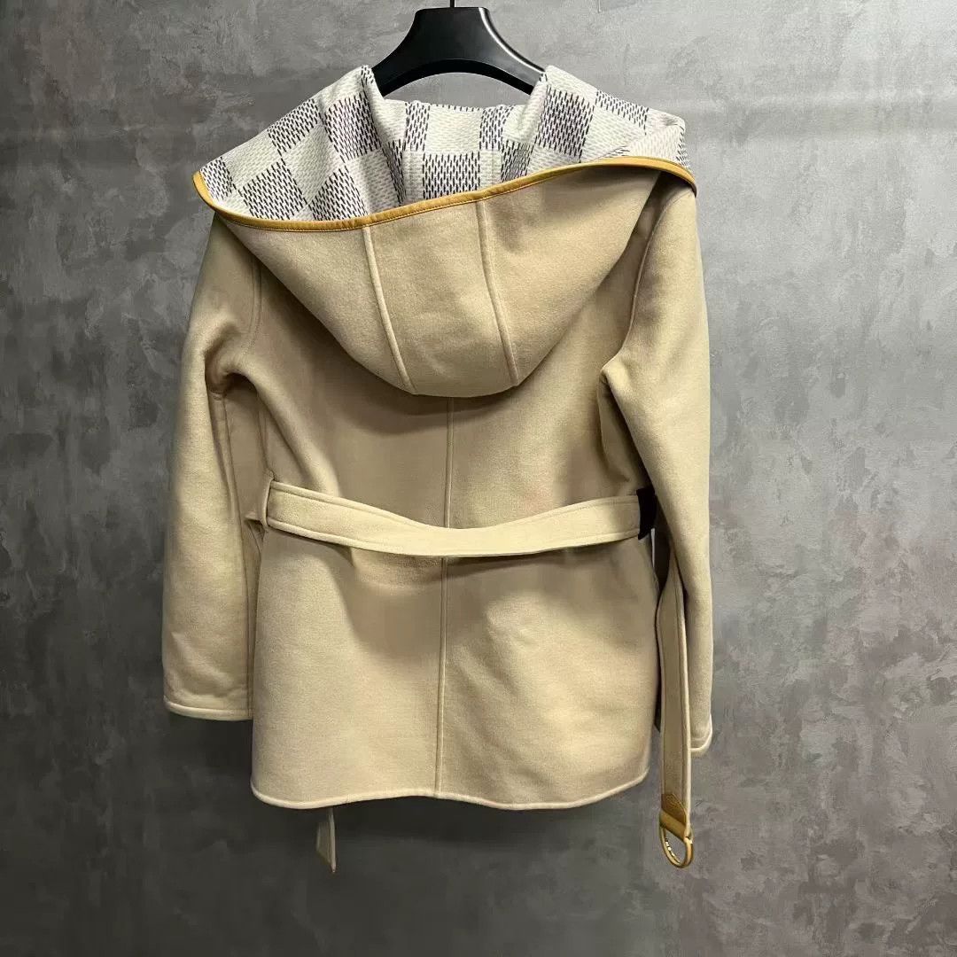 Louis Vuitton Louis Vuitton Beige Coat S Women Size S / US 4 / IT 40 - 2 Thumbnail