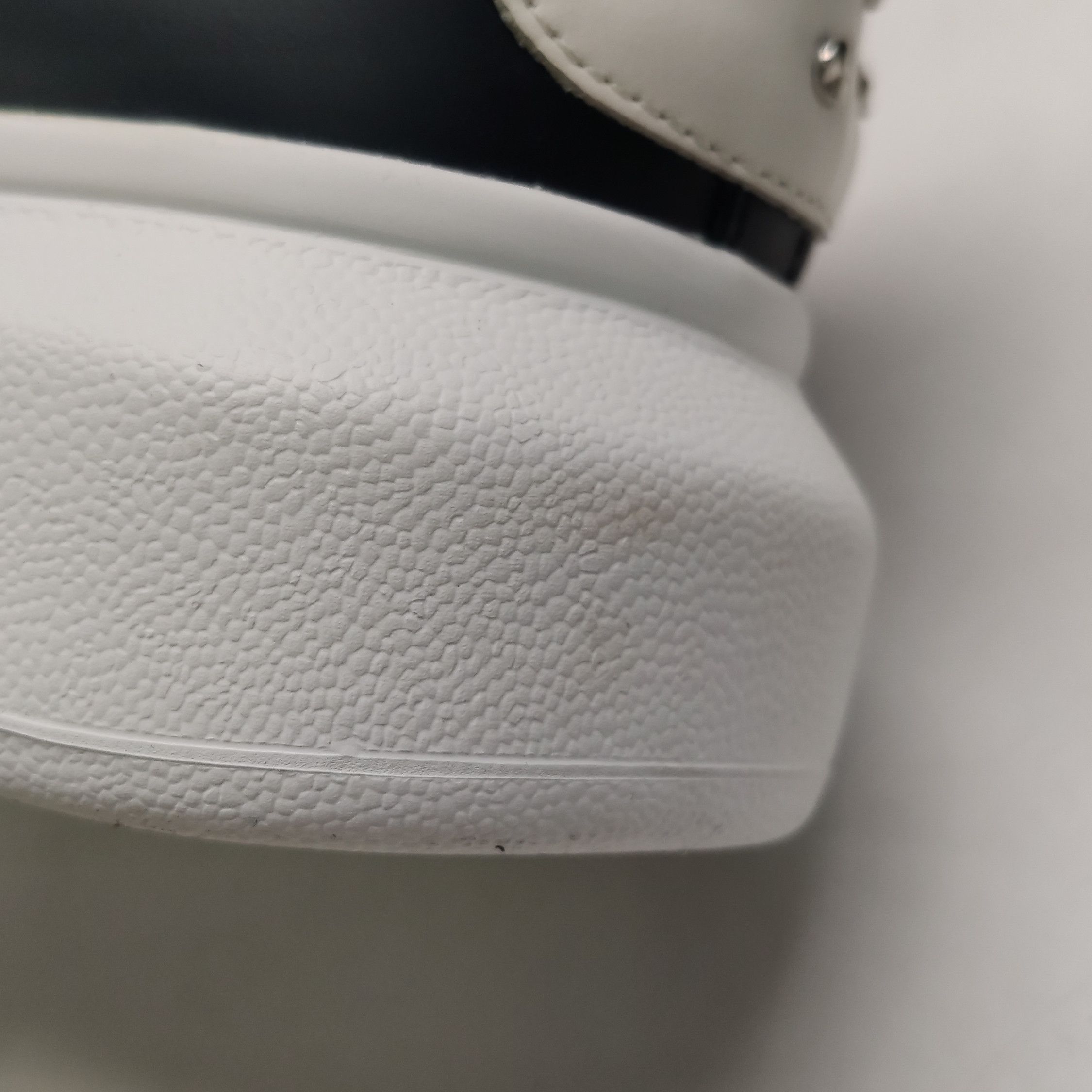 Alexander McQueen Alexander McQueen Studded Leather Oversized Sneakers EU 43 Size US 10 / EU 43 - 11 Thumbnail
