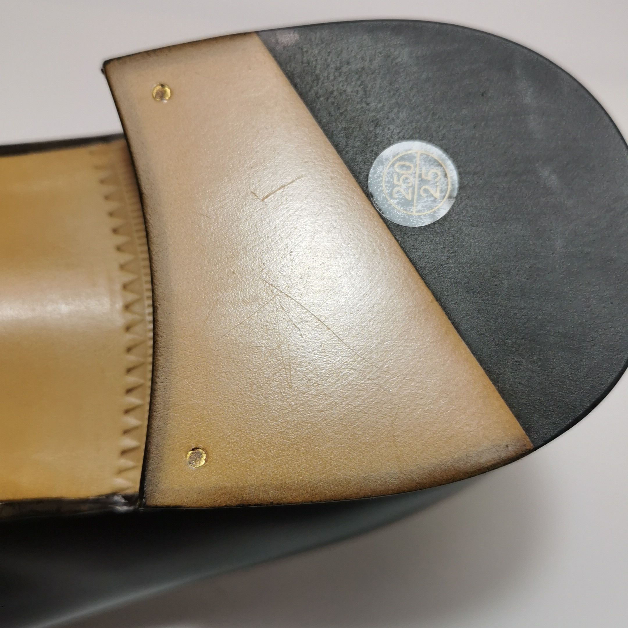 Gucci Gucci Tassel Leather Loafers Size 41 Size US 8 / EU 41 - 9 Thumbnail