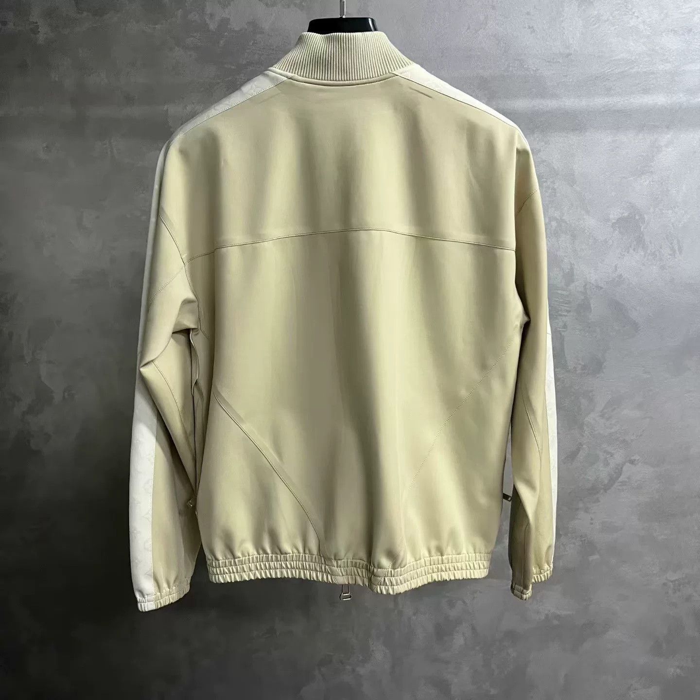 Louis Vuitton Louis Vuitton Beige Light Jacket xs Men Size US XS / EU 42 / 0 - 2 Thumbnail