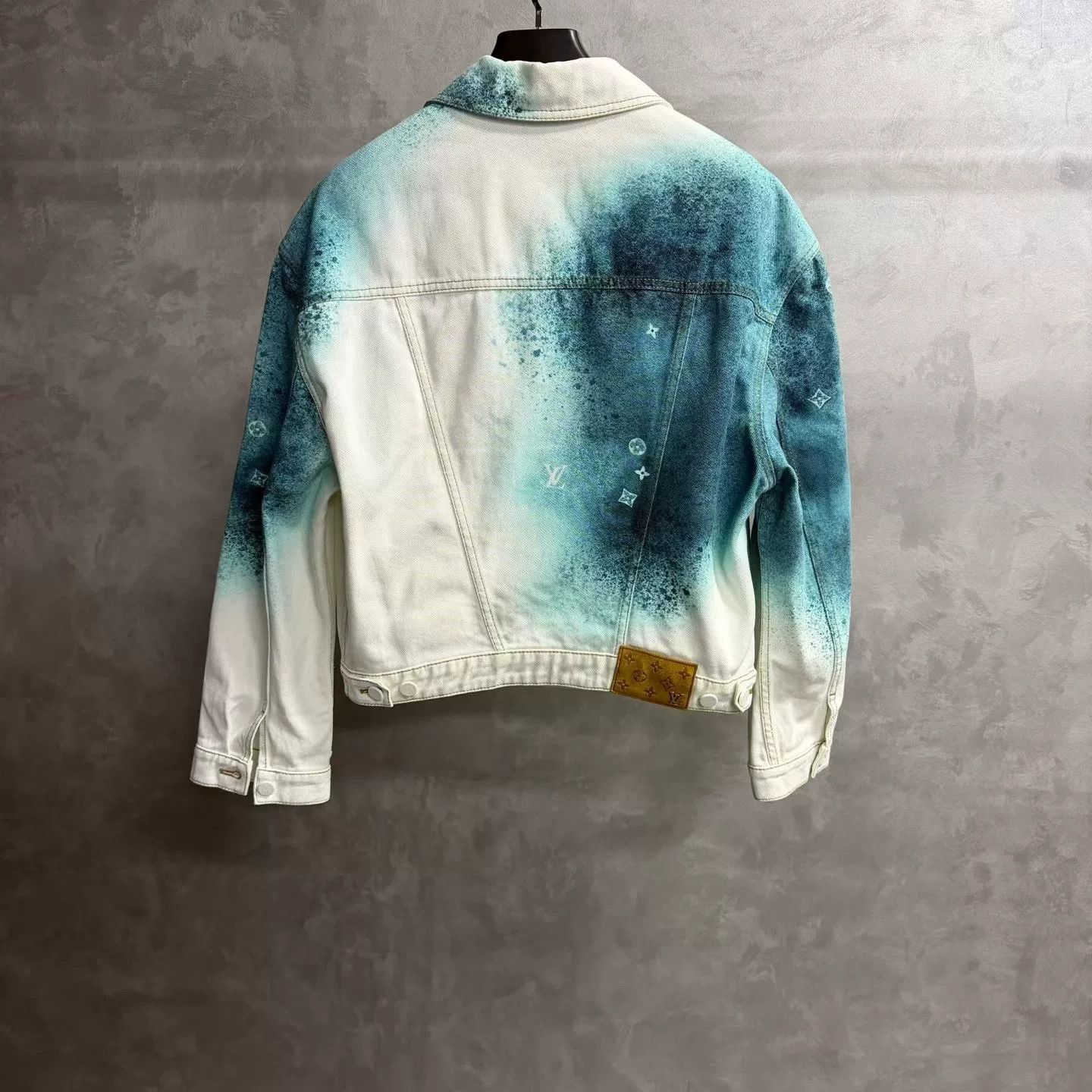 Louis Vuitton Louis Vuitton Casual Graphic White Light Jacket xs Men Size US XS / EU 42 / 0 - 2 Thumbnail