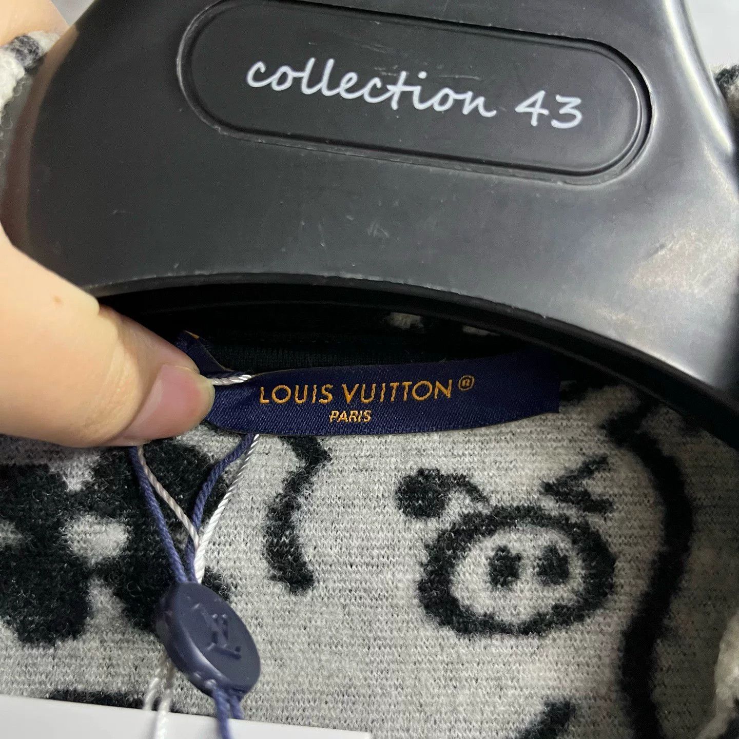 Louis Vuitton Louis Vuitton Printed Graphic Black Light Jacket xl Men Size US XL / EU 56 / 4 - 4 Thumbnail