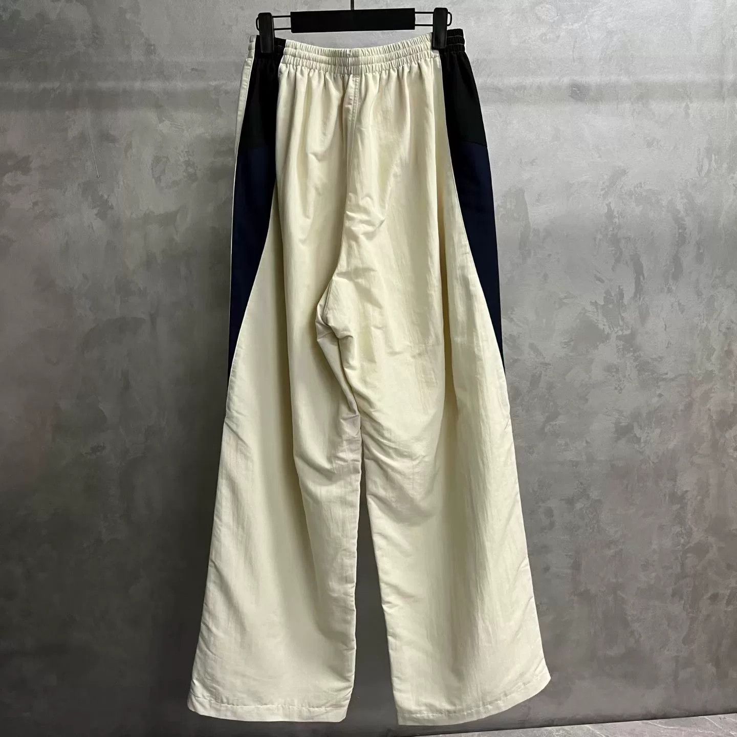 Balenciaga Balenciaga Casual Printed White Casual Pants 30 Men Size US 30 / EU 46 - 2 Thumbnail
