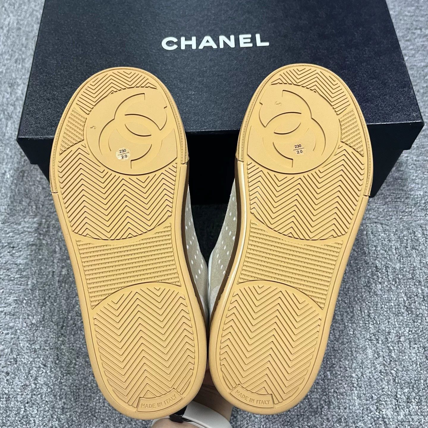 Chanel Chanel Leather Gray Lowtop Sneakers us_6-5 Women Size US 6.5 / IT 36.5 - 5 Thumbnail