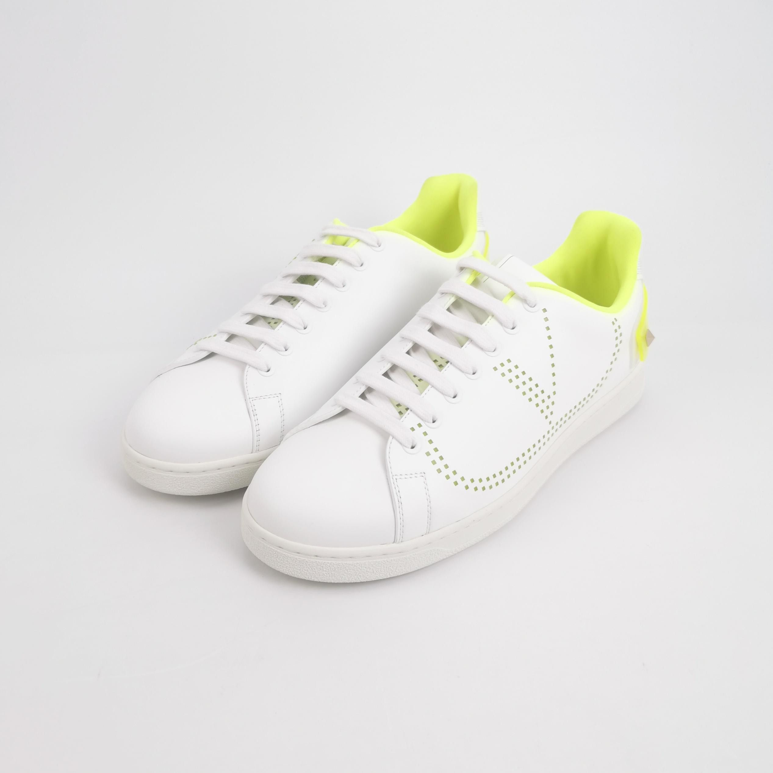 Valentino Valentino Backnet Perforated Logo Sneakers EU 43 Size US 10 / EU 43 - 3 Thumbnail