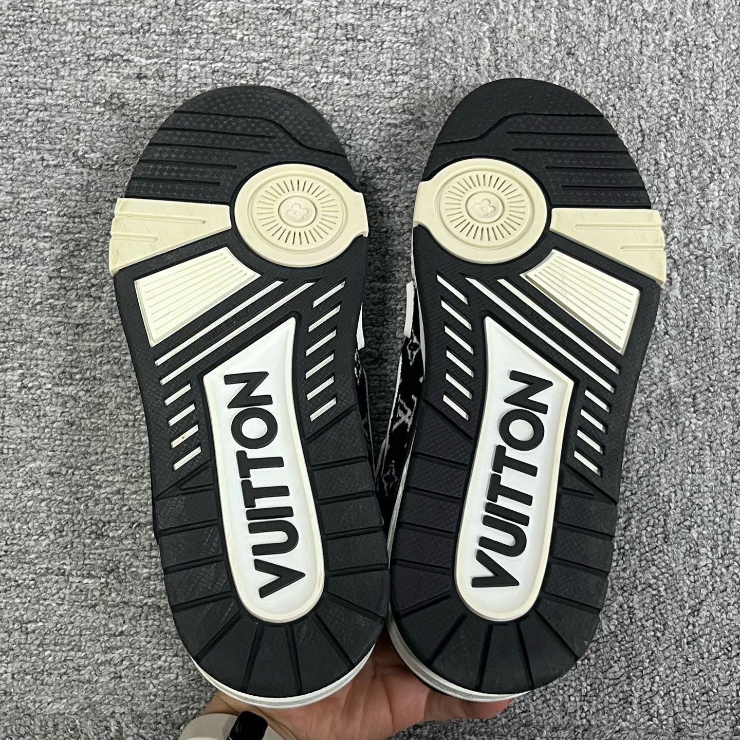 Louis Vuitton Louis Vuitton Training Black Lowtop Sneakers 5 Men Size US 5 / EU 37 - 4 Thumbnail
