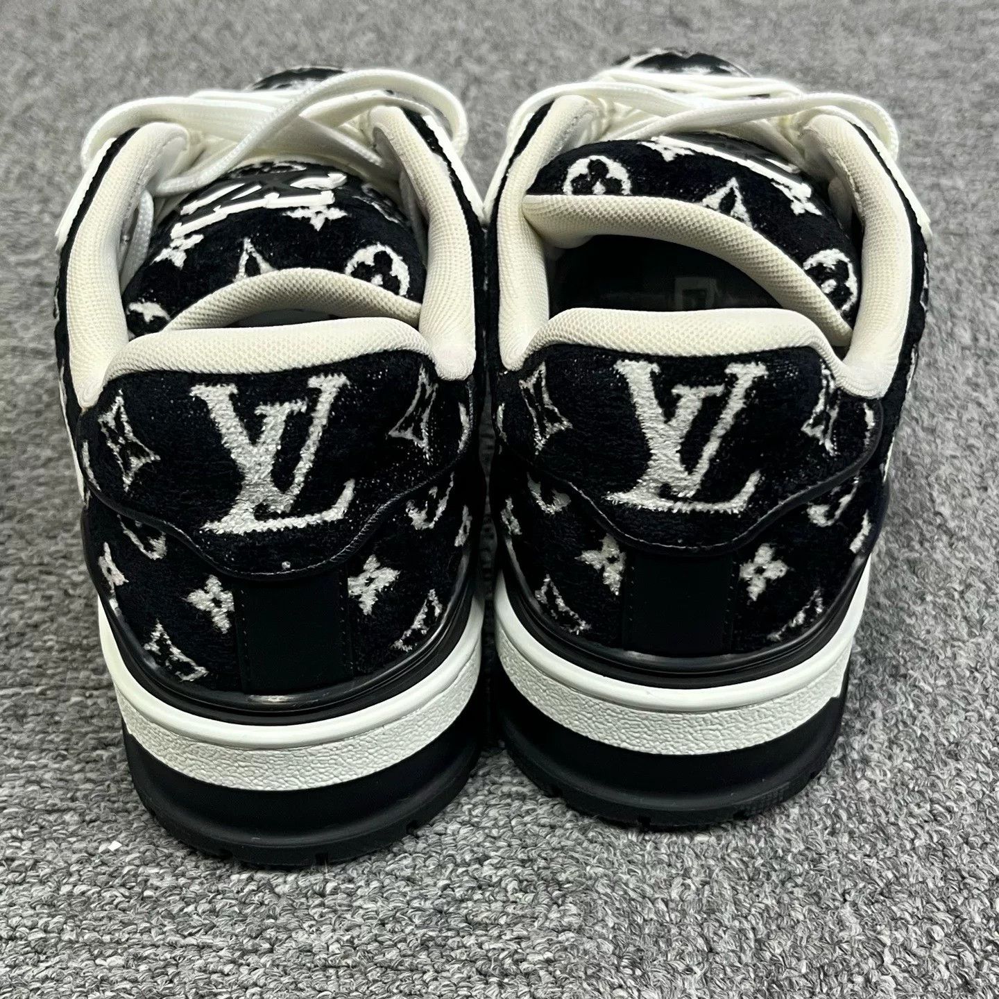 Louis Vuitton Louis Vuitton Training Black Lowtop Sneakers 5 Men Size US 5 / EU 37 - 3 Thumbnail