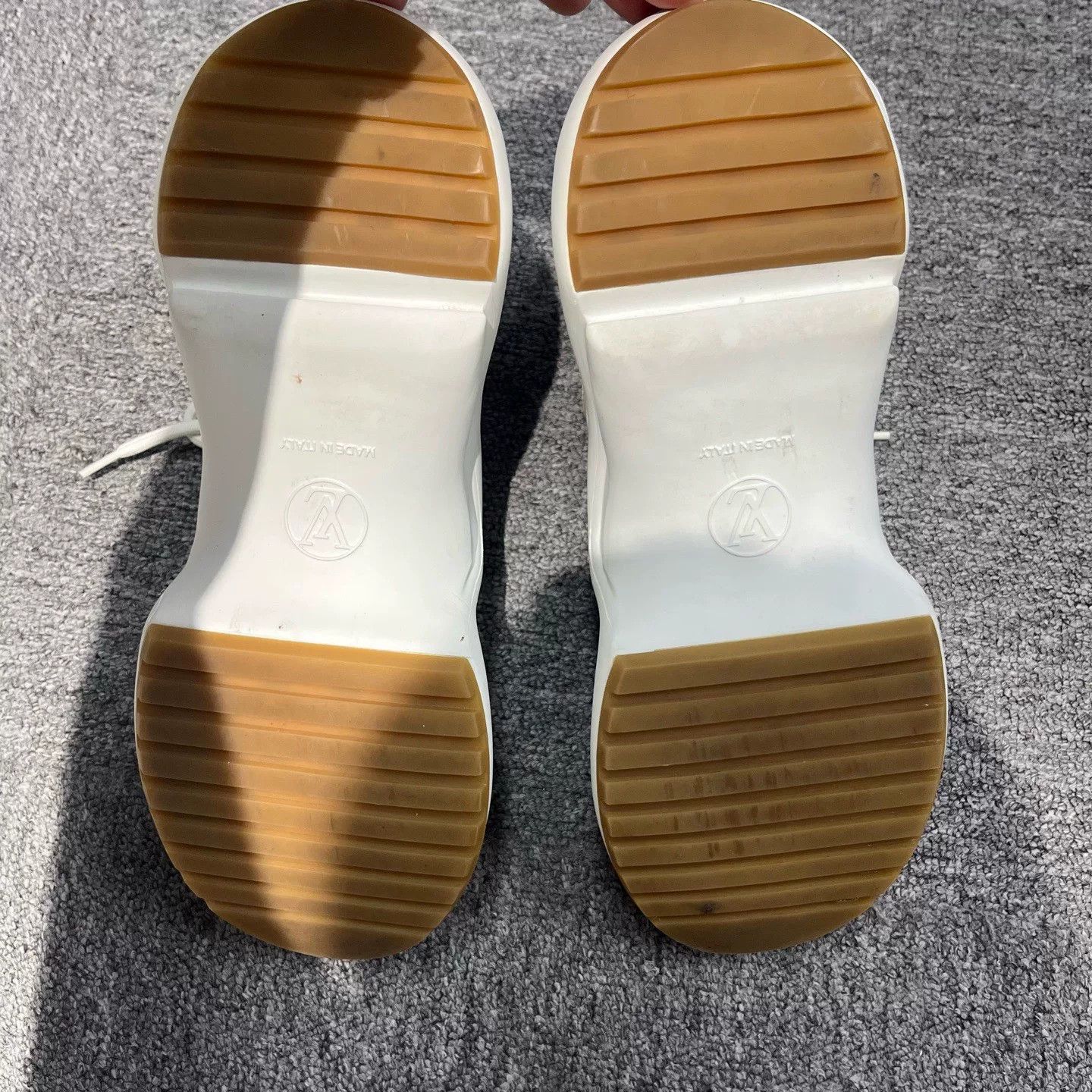 Louis Vuitton Louis Vuitton Denim Lowtop Sneakers us_7-5 Women Size US 7.5 / IT 37.5 - 5 Thumbnail