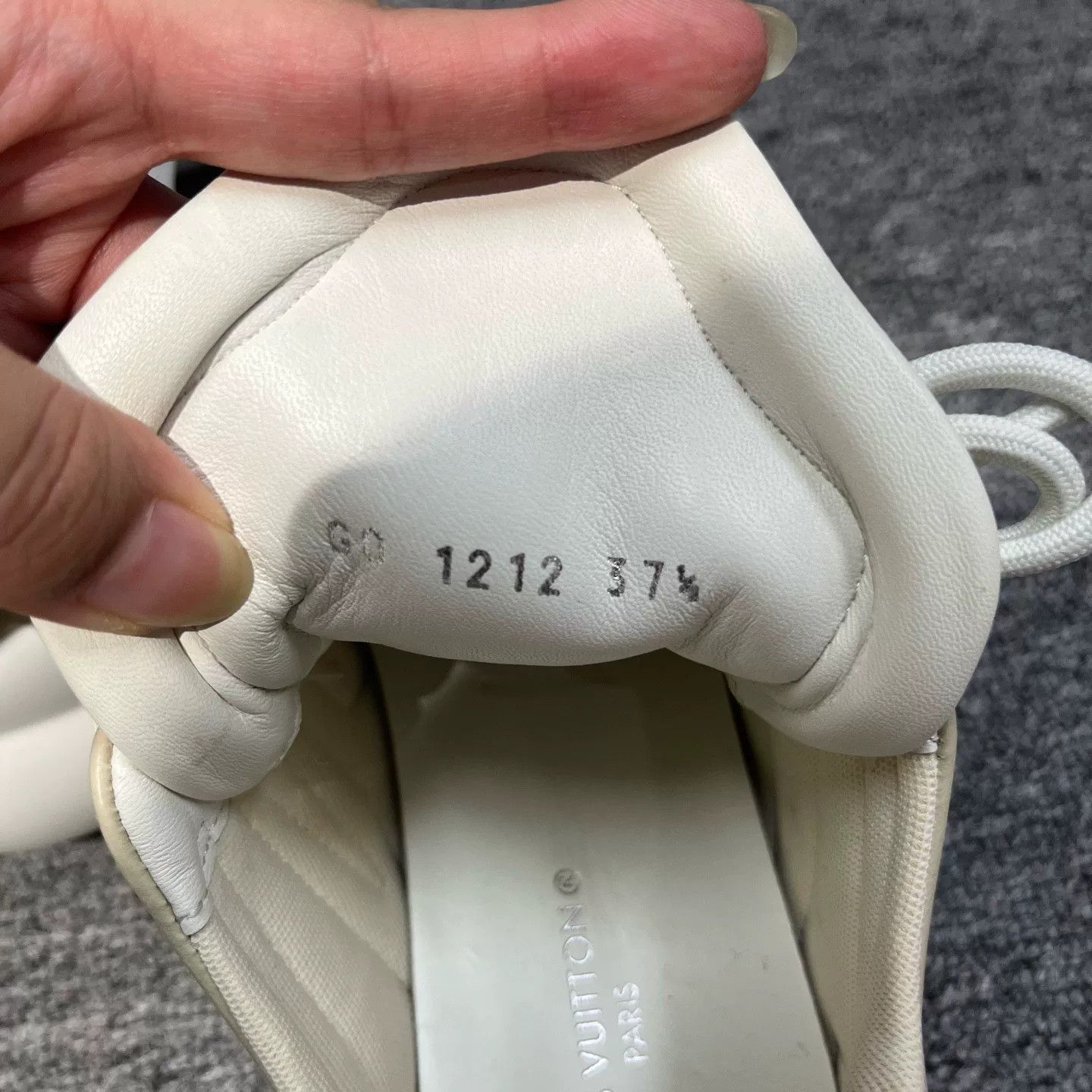 Louis Vuitton Louis Vuitton Denim Lowtop Sneakers us_7-5 Women Size US 7.5 / IT 37.5 - 4 Thumbnail