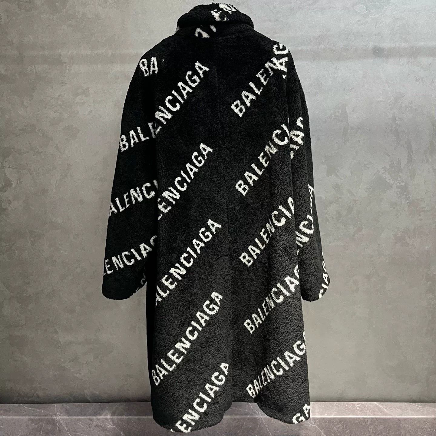 Balenciaga Balenciaga Fur Oversized Black Jacket S Women Size S / US 4 / IT 40 - 2 Thumbnail