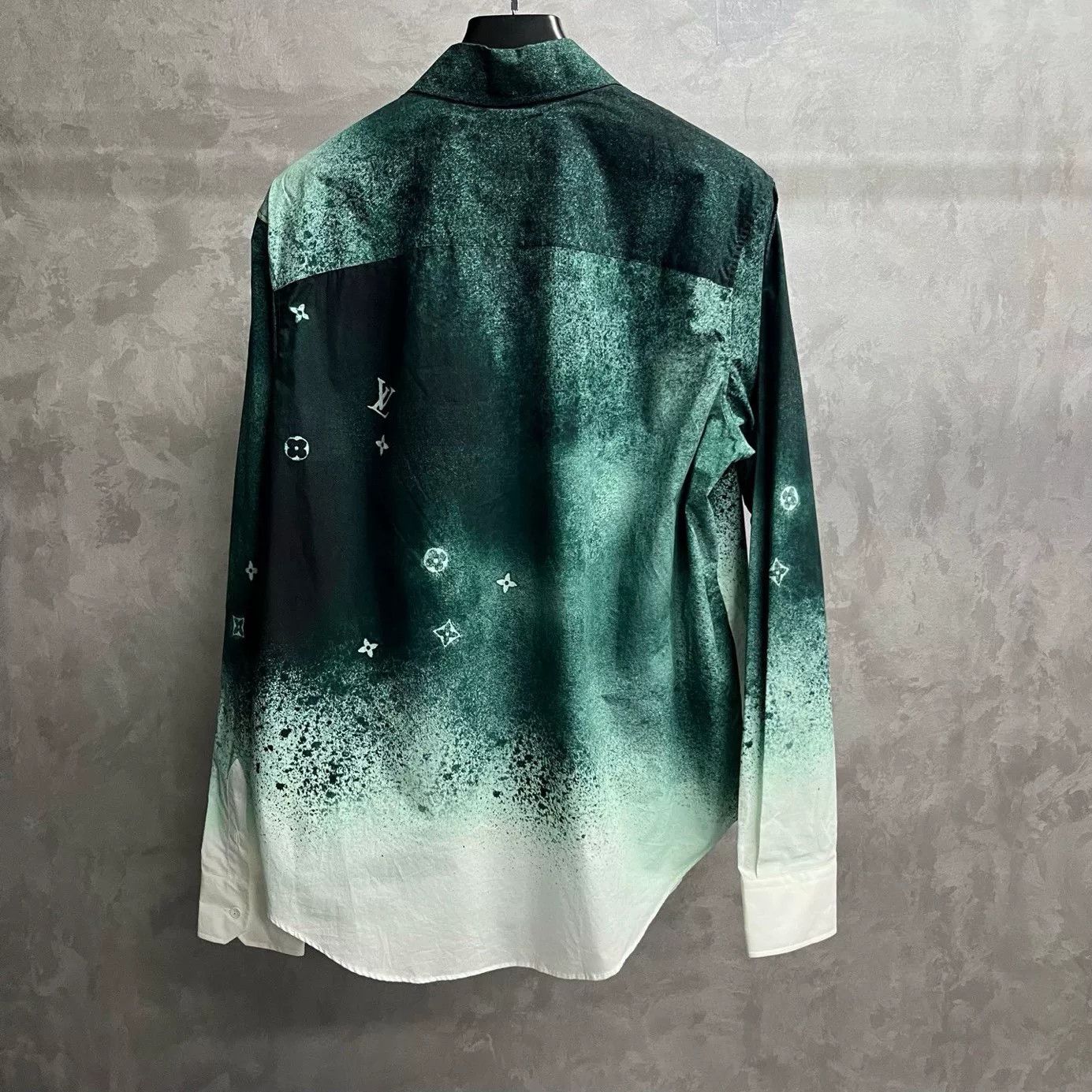 Louis Vuitton Louis Vuitton Retro Printed Green Shirt l Men Size US L / EU 52-54 / 3 - 2 Thumbnail