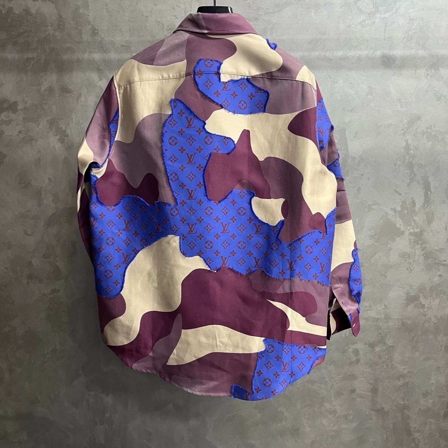 Louis Vuitton Louis Vuitton Printed Multi Shirt l Men Size US L / EU 52-54 / 3 - 2 Thumbnail
