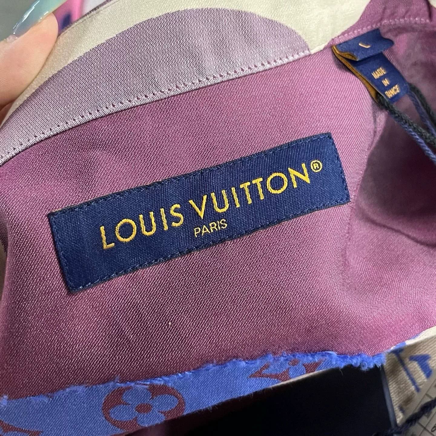 Louis Vuitton Louis Vuitton Printed Multi Shirt l Men Size US L / EU 52-54 / 3 - 5 Thumbnail