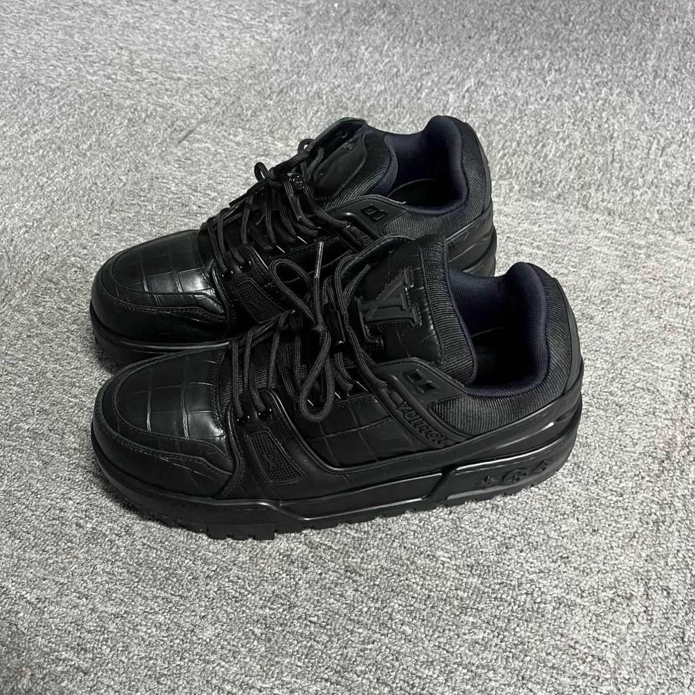 Louis Vuitton Louis Vuitton Leather Black Lowtop Sneakers 9 Men Size US 9 / EU 42 - 2 Thumbnail