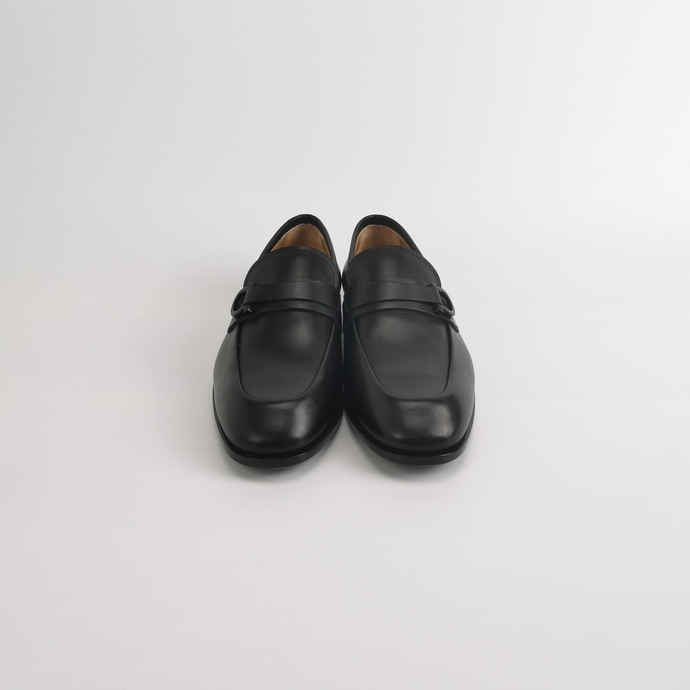 Salvatore Ferragamo Salvatore Ferragamo Gancini Leather Loafers Size 7.5 Size US 7 / EU 40 - 4 Thumbnail