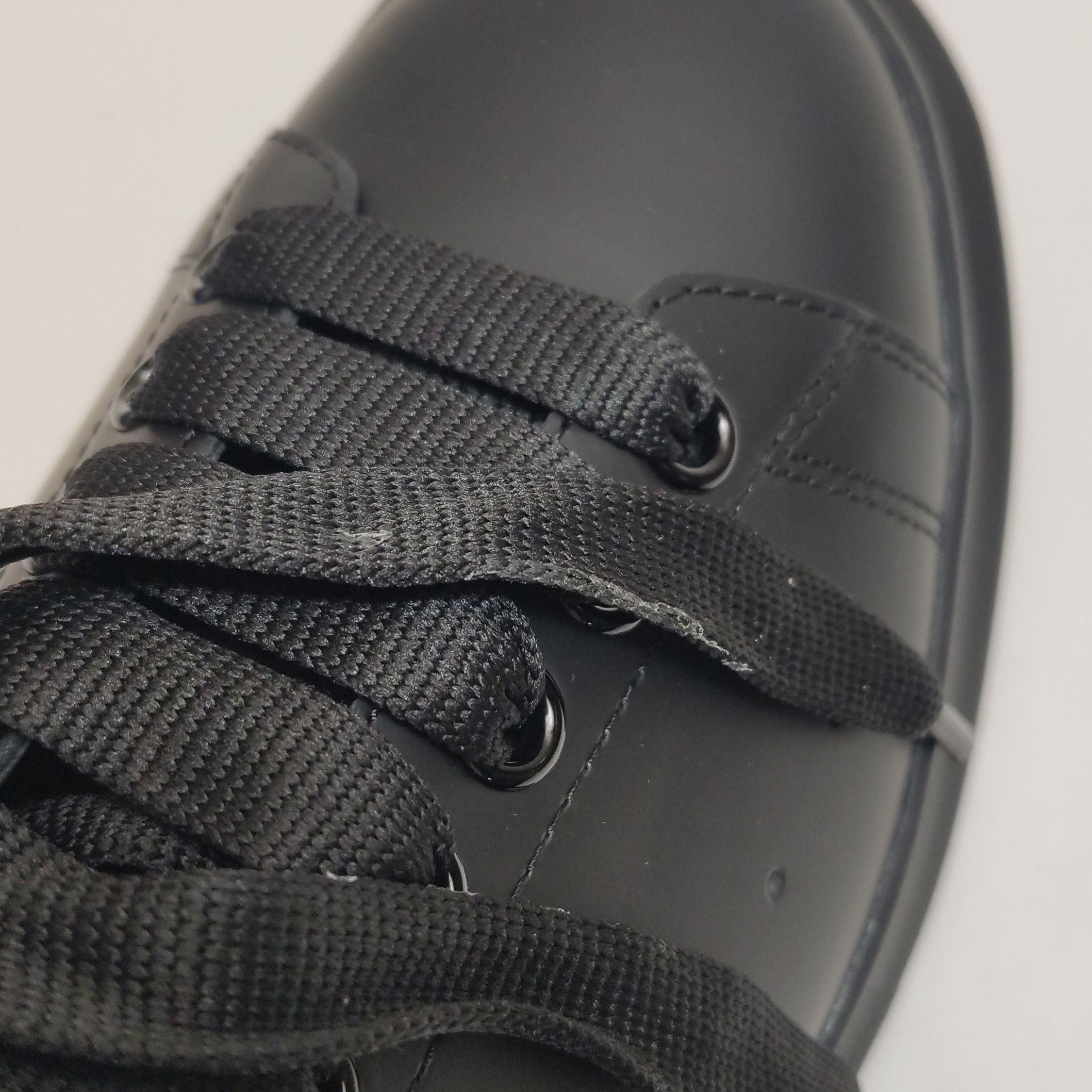 Alexander McQueen Alexander McQueen Black Leather Low-Top Sneakers 42 Size US 9 / EU 42 - 8 Thumbnail