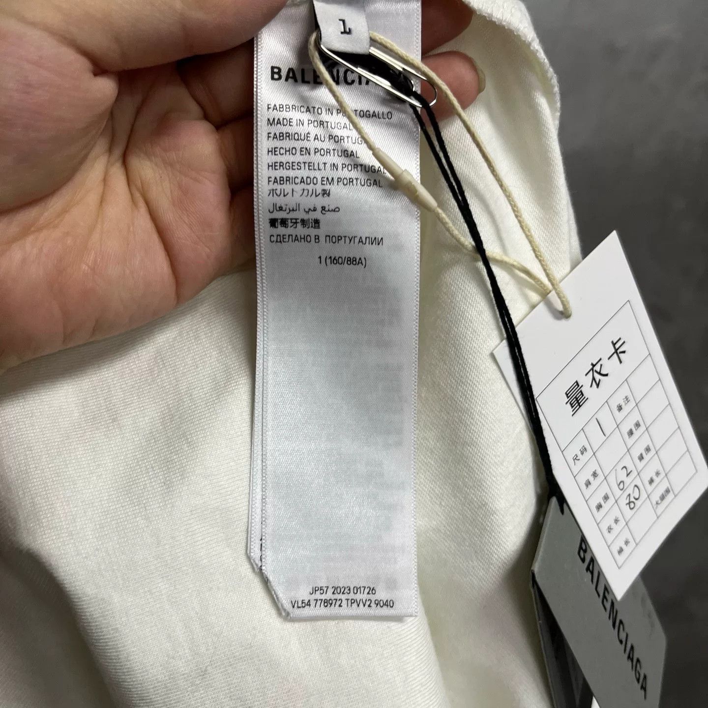 Balenciaga Balenciaga Retro Printed White T-Shirt xs Men Size US XS / EU 42 / 0 - 3 Thumbnail