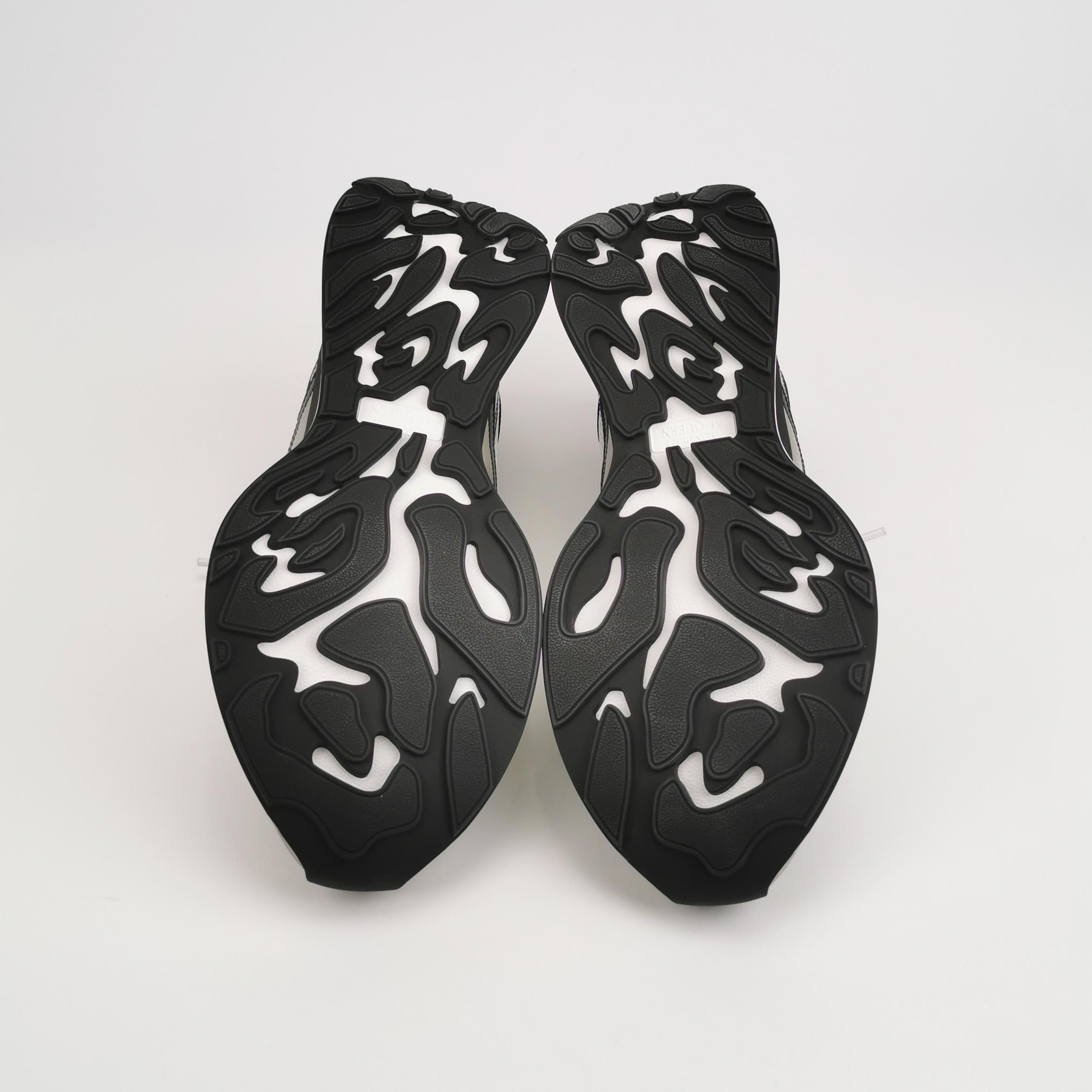 Alexander McQueen Alexander McQueen Silver Sprint Runner Sneakers 44 Size US 11 / EU 44 - 6 Thumbnail