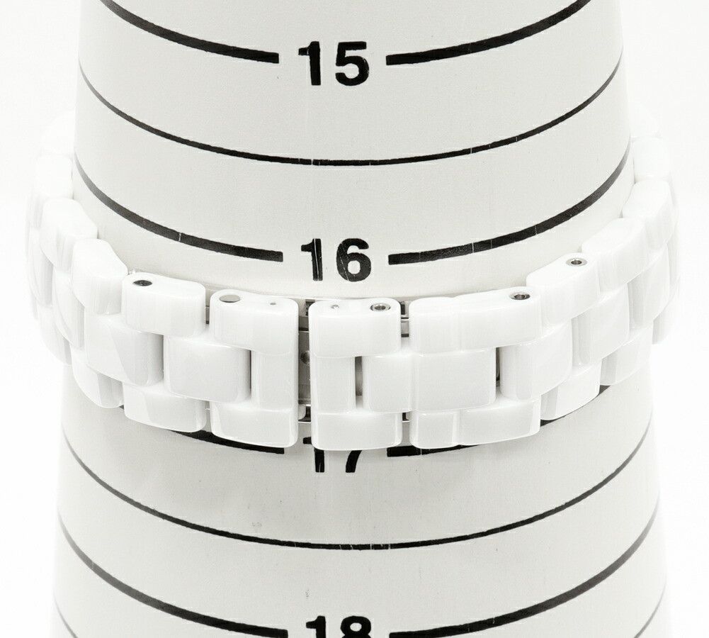 Chanel Chanel Chanel J12 White Ceramic Watch Glass / Ceramic Quartz H2422 DUTY FREE for USA Size ONE SIZE - 5 Thumbnail