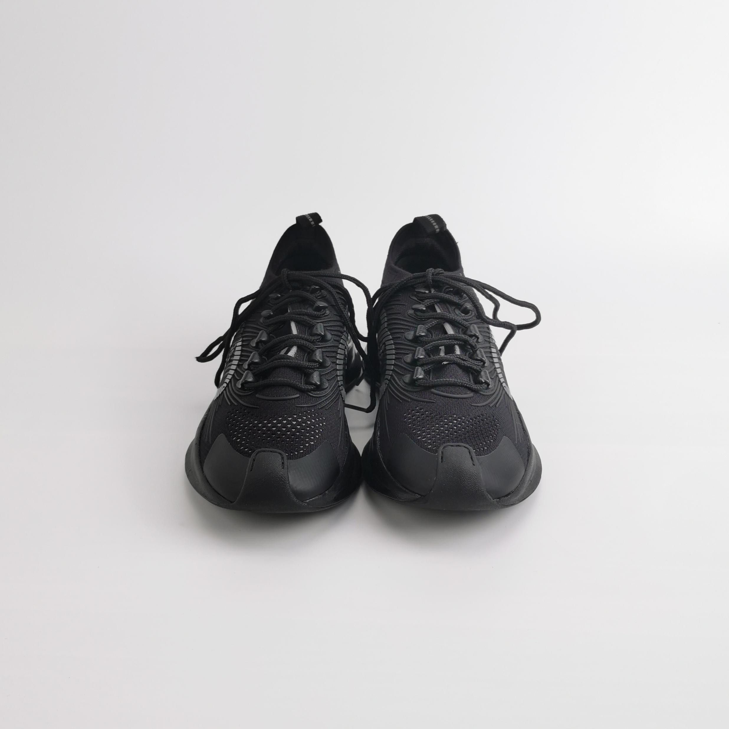 Gucci Gucci Black Interlocking G Run Sneakers 38.5 Size US 5.5 / EU 38 - 4 Thumbnail