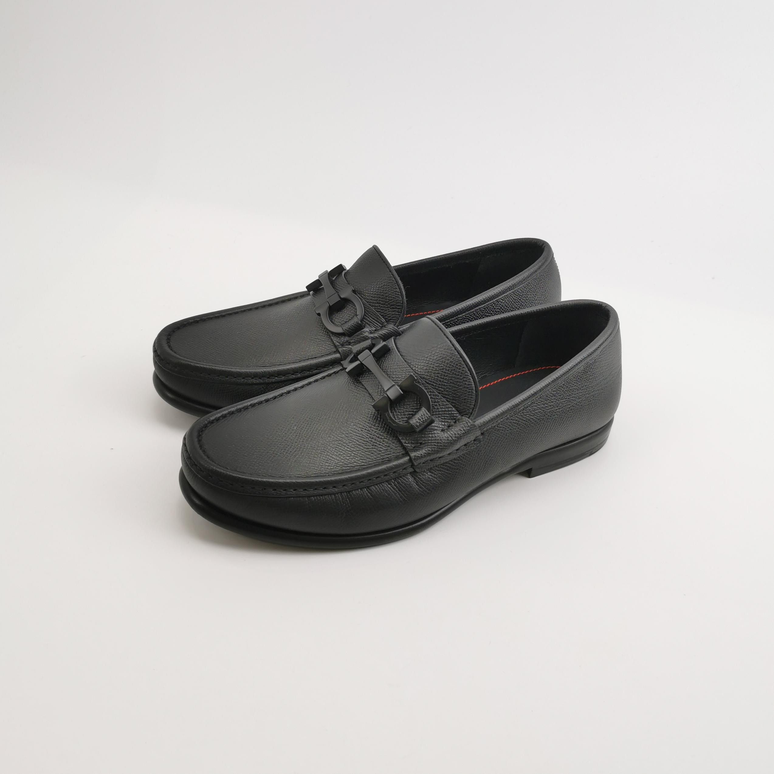 Salvatore Ferragamo Salvatore Ferragamo Gancini Buckle Loafers 40 Size US 7 / EU 40 - 3 Thumbnail