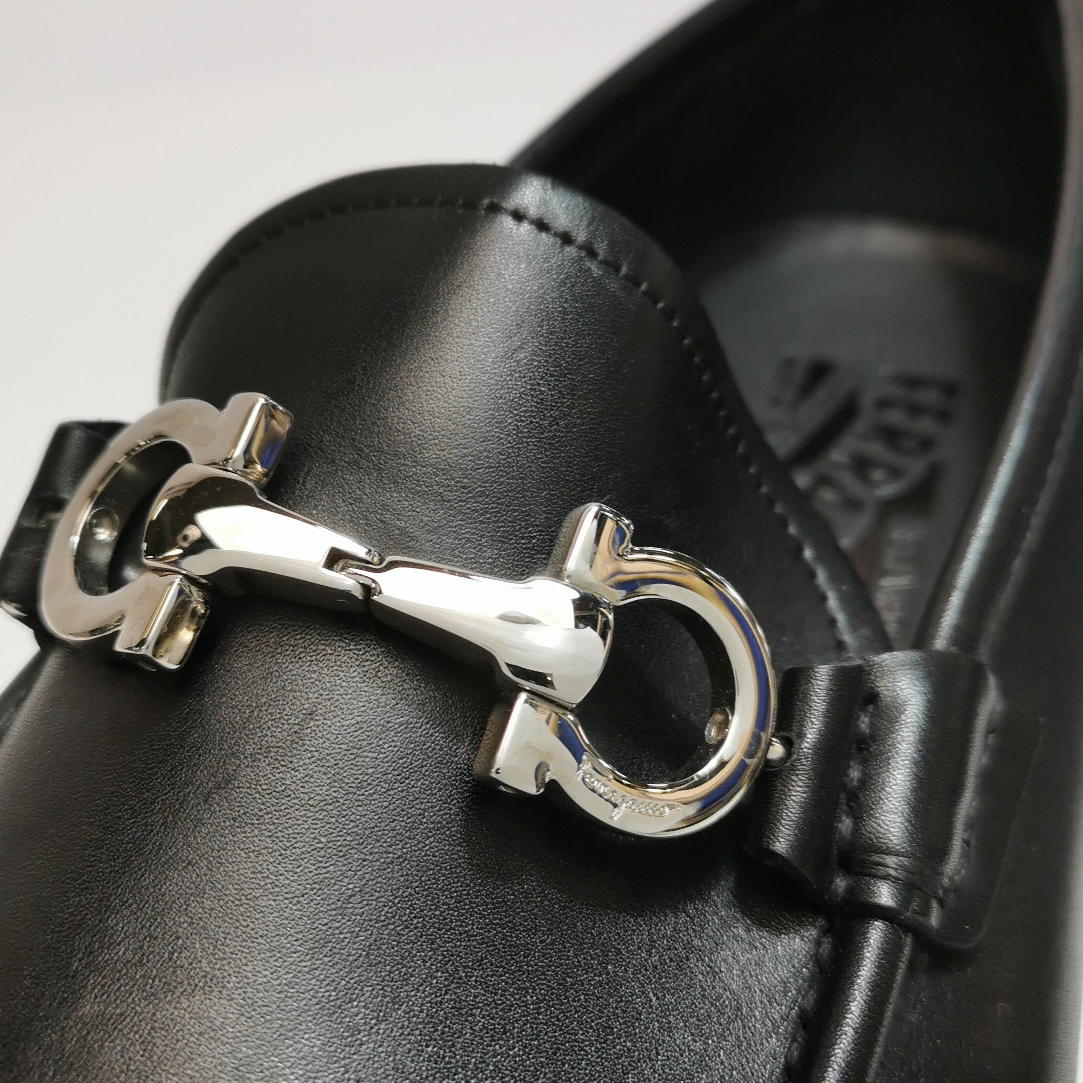 Salvatore Ferragamo Salvatore Ferragamo Gancini Bit Leather Loafers 39.5 Size US 6 / EU 39 - 13 Thumbnail
