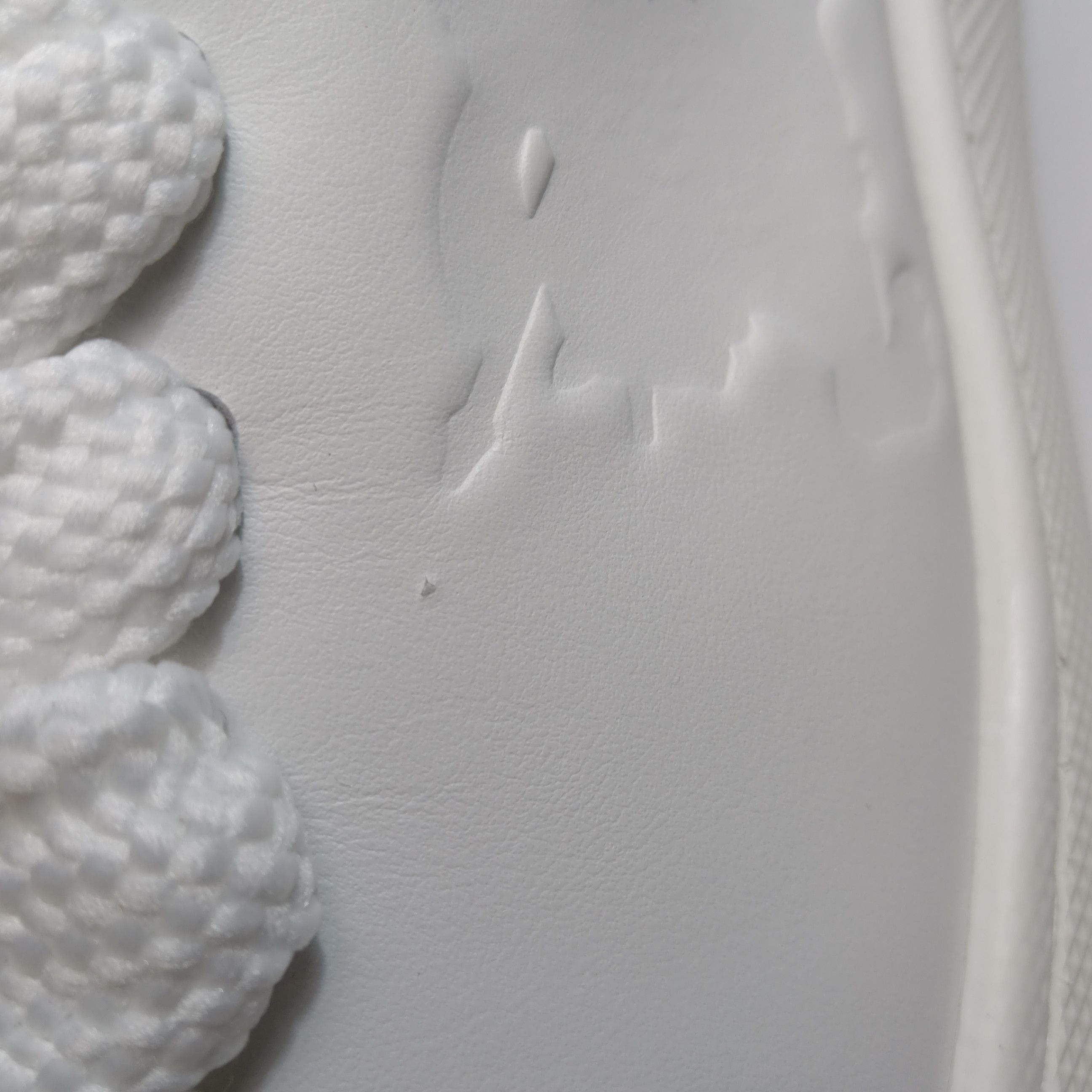 Burberry Burberry Embossed Leather Low-Top Sneakers EU 44 Size US 11 / EU 44 - 8 Thumbnail