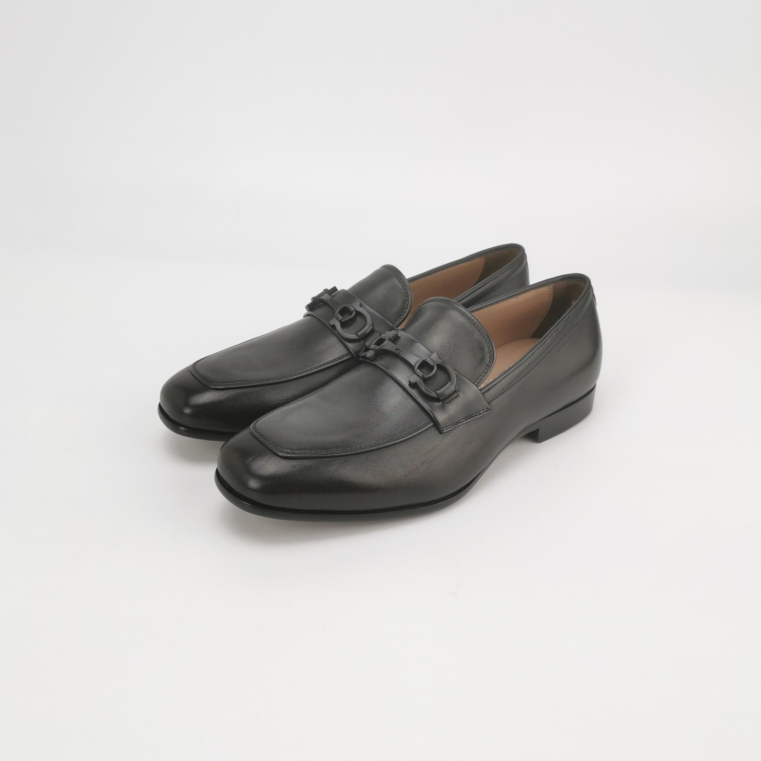 Salvatore Ferragamo Salvatore Ferragamo Gancini Leather Loafers US 7 Size US 7 / EU 40 - 3 Thumbnail