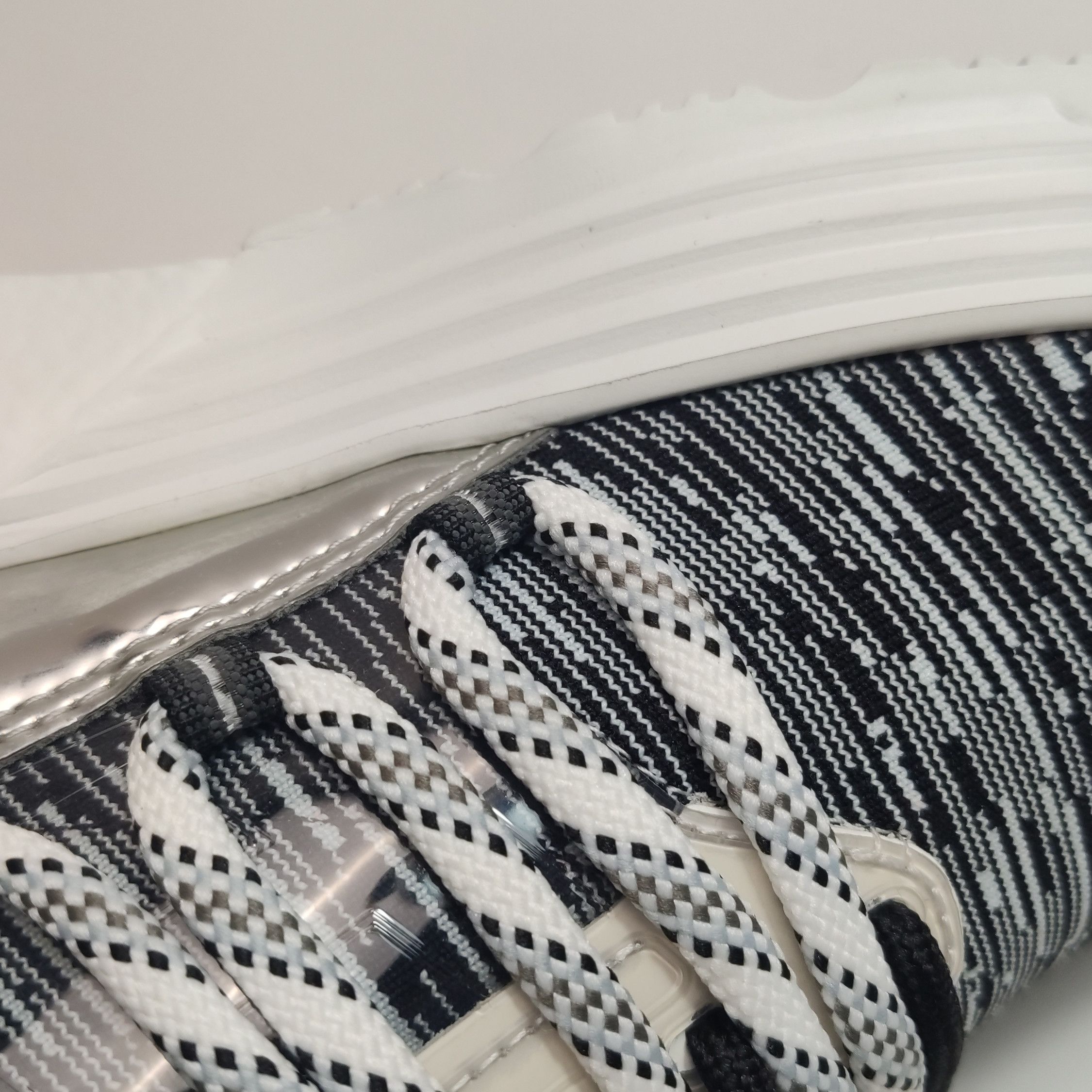 Hogan Hogan Silver Patterned Leather Sneakers EU 39 Size US 6 / EU 39 - 9 Thumbnail