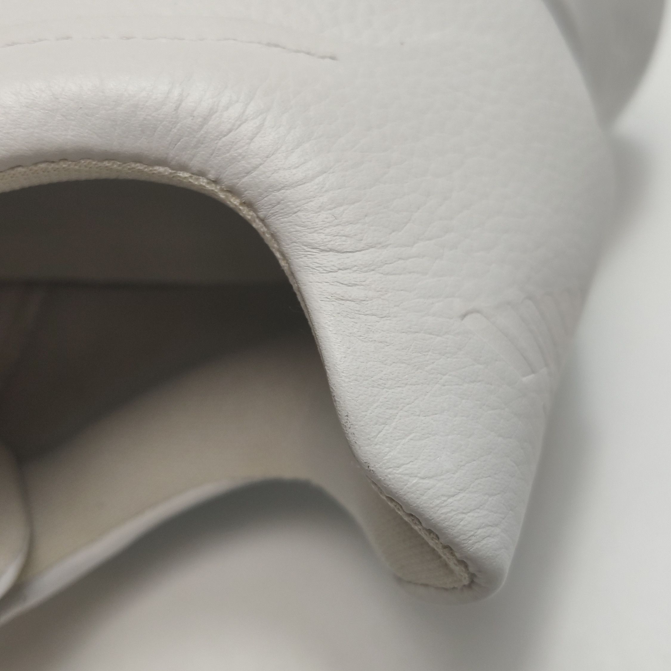 Emporio Armani Emporio Armani White Leather Low-Top Sneakers 40 Size US 7 / EU 40 - 8 Thumbnail