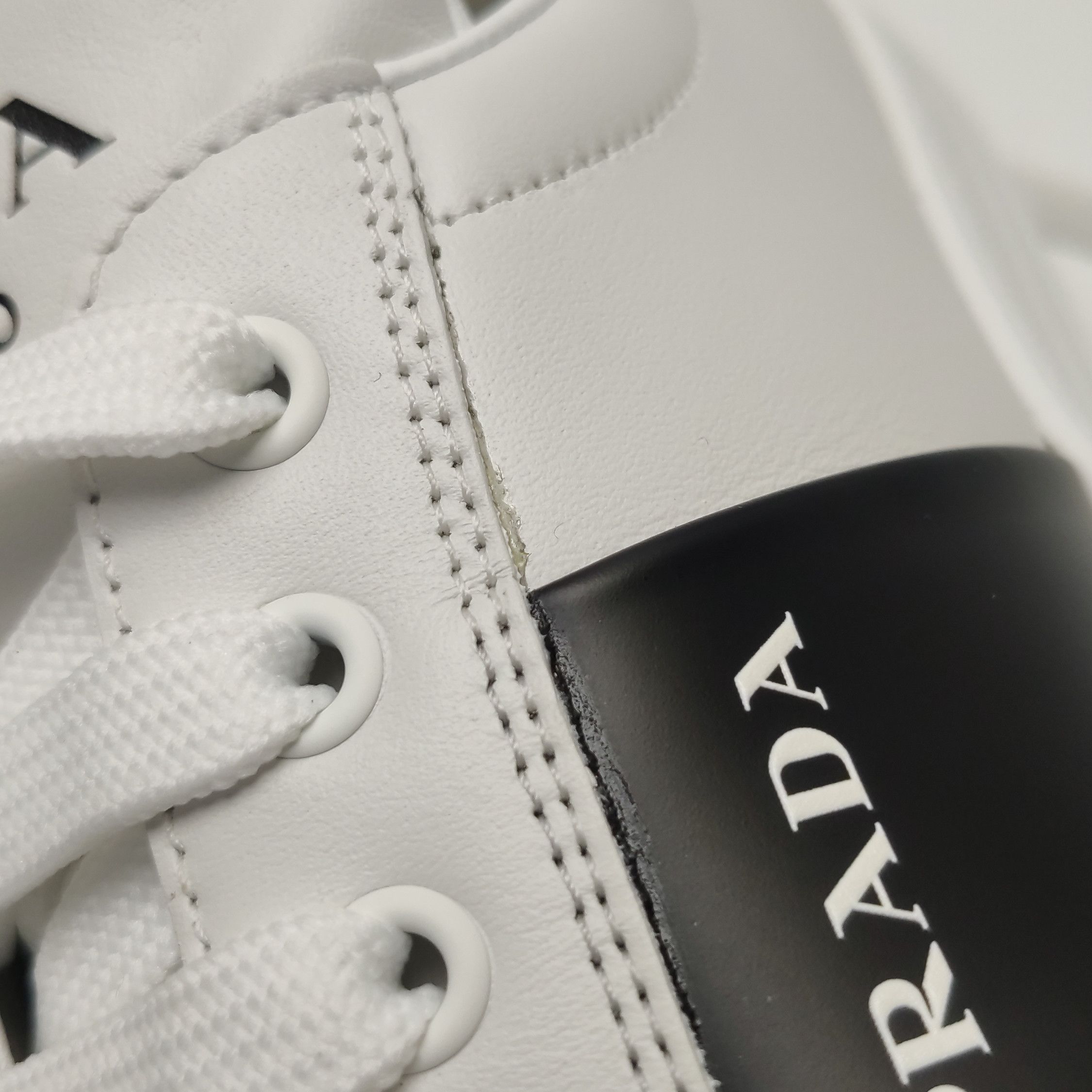 Prada Prada Logo Leather Sneakers 10.5 Size US 10 / EU 43 - 8 Thumbnail
