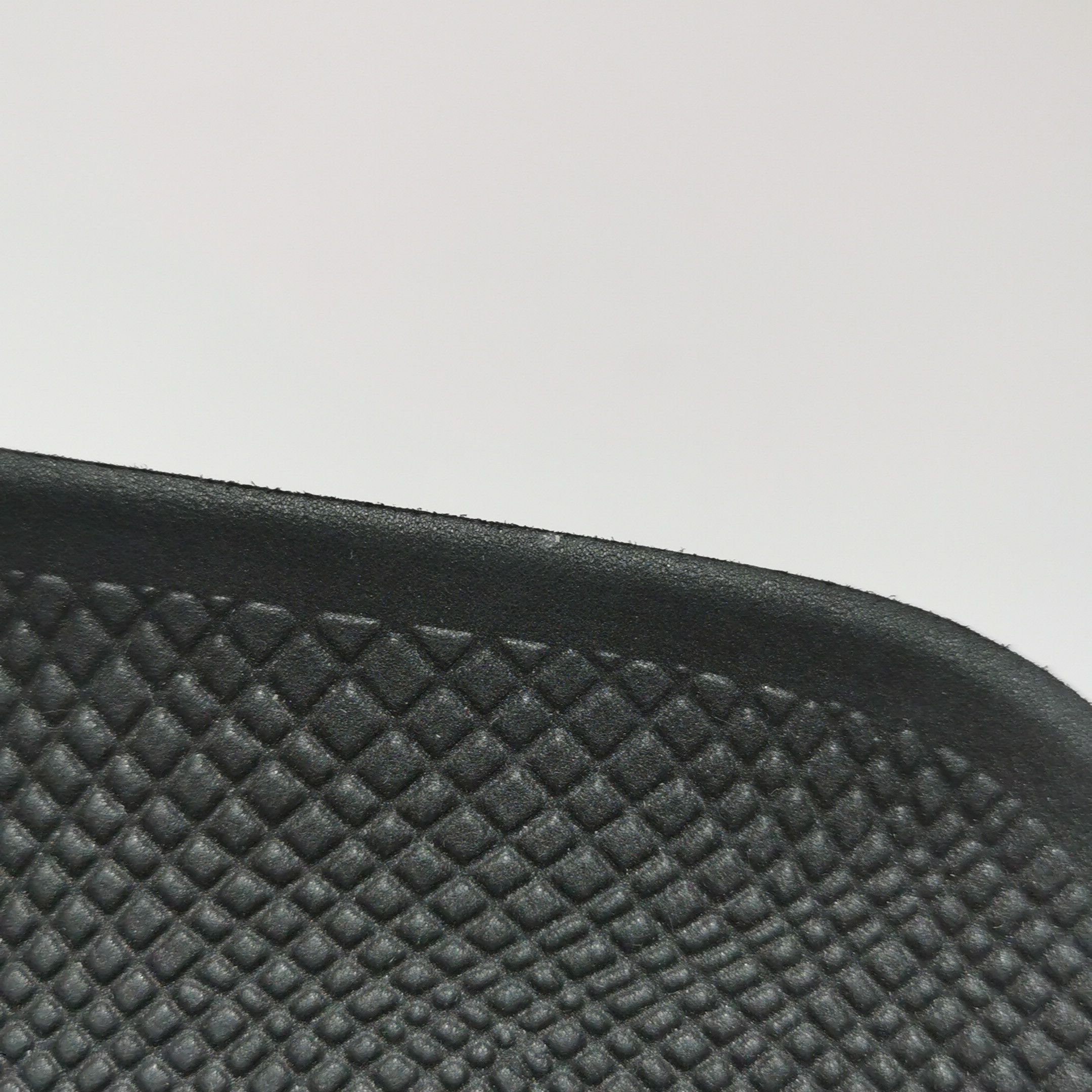 Prada Prada Logo Embossed Flip Flops Size 40.5 Size US 7 / EU 40 - 9 Thumbnail