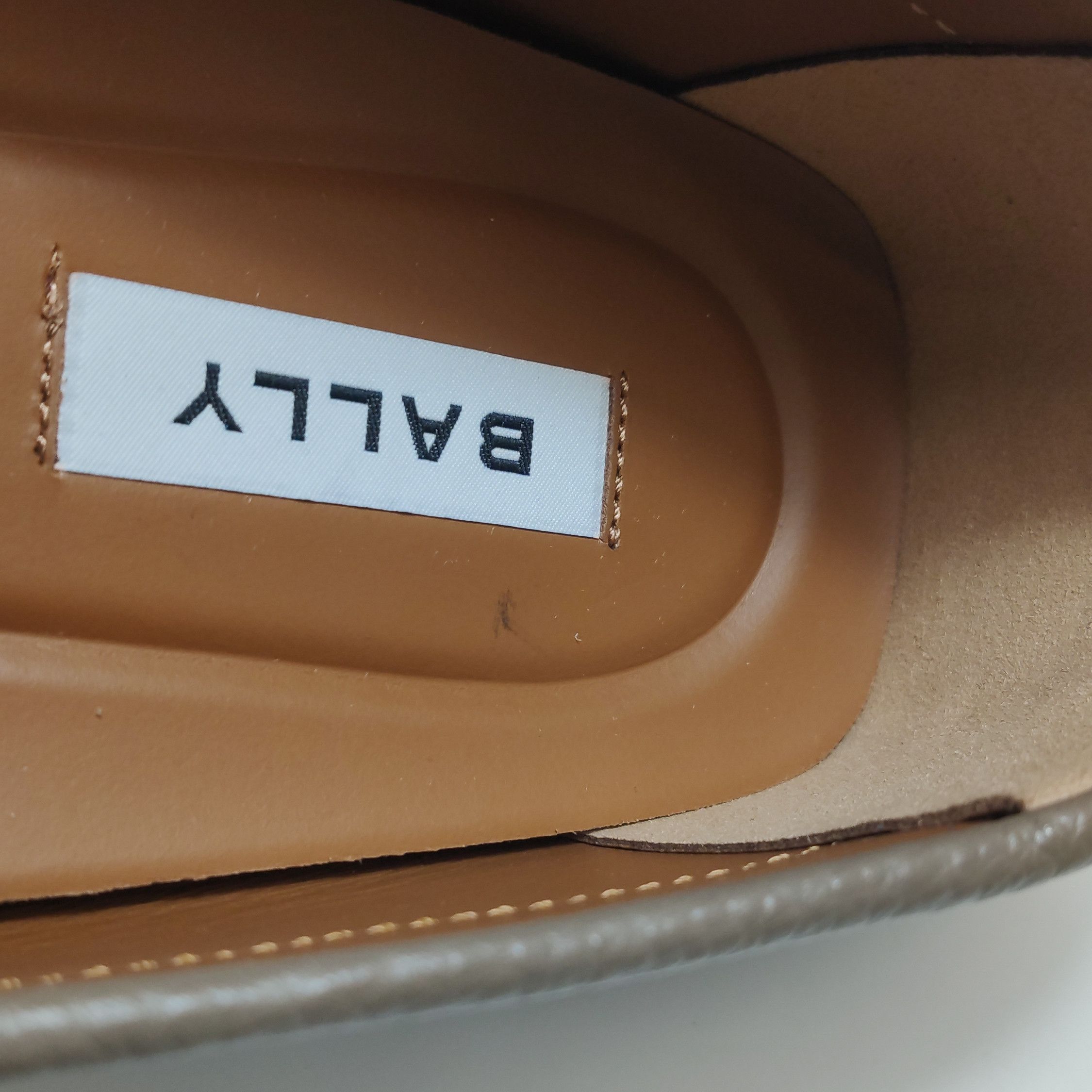 Bally Bally Stripe Detail Grained Leather Loafers EU 42 Size US 9 / EU 42 - 10 Thumbnail