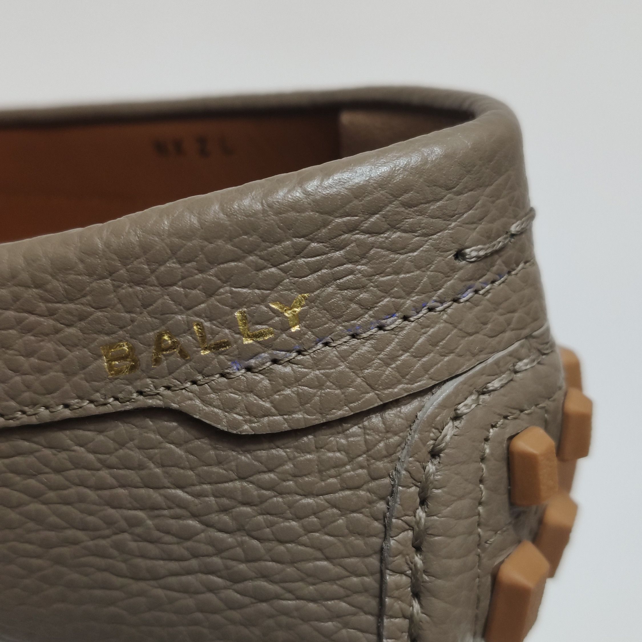 Bally Bally Stripe Detail Grained Leather Loafers EU 42 Size US 9 / EU 42 - 9 Thumbnail